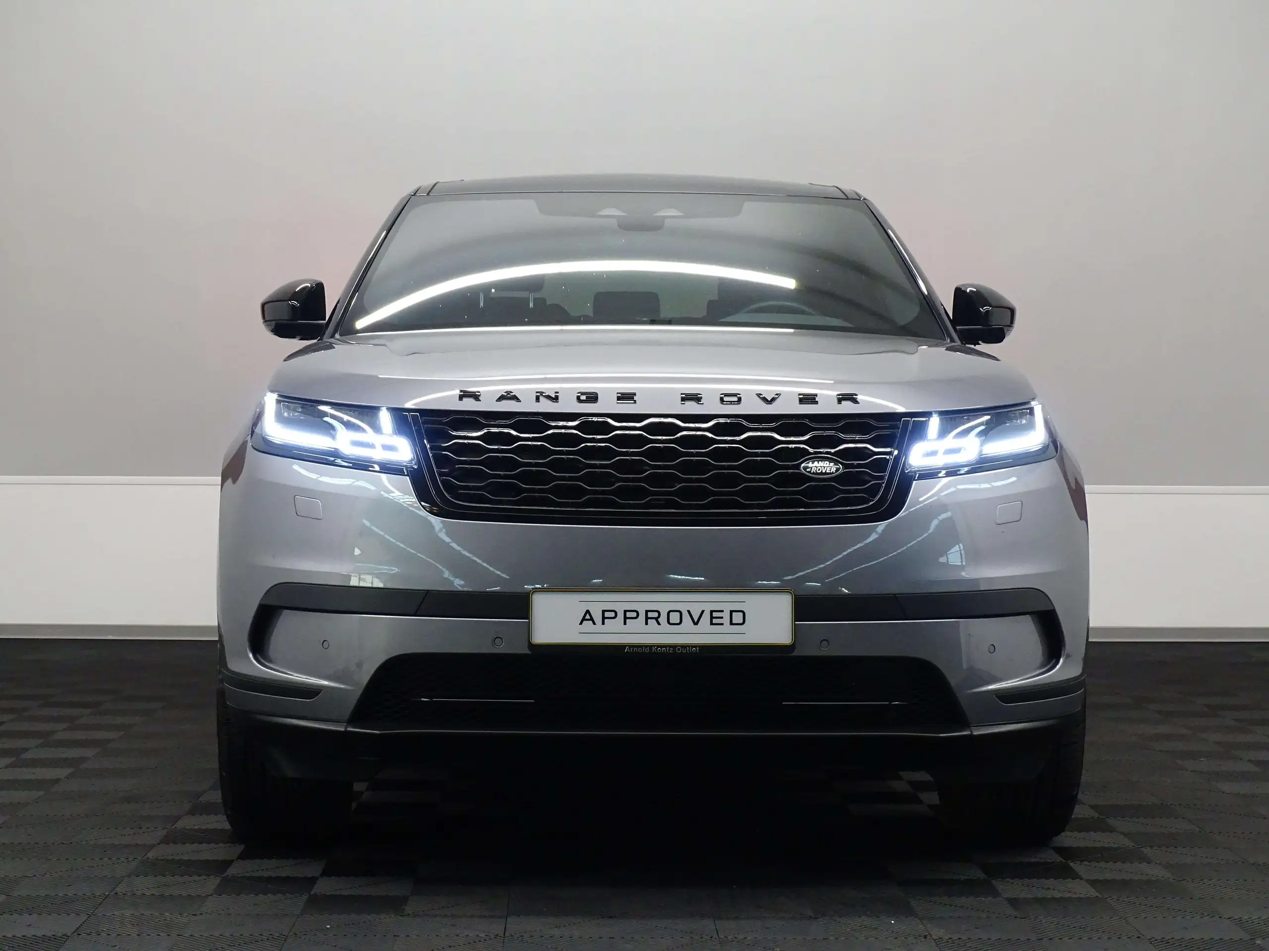 Land Rover - Range Rover Velar