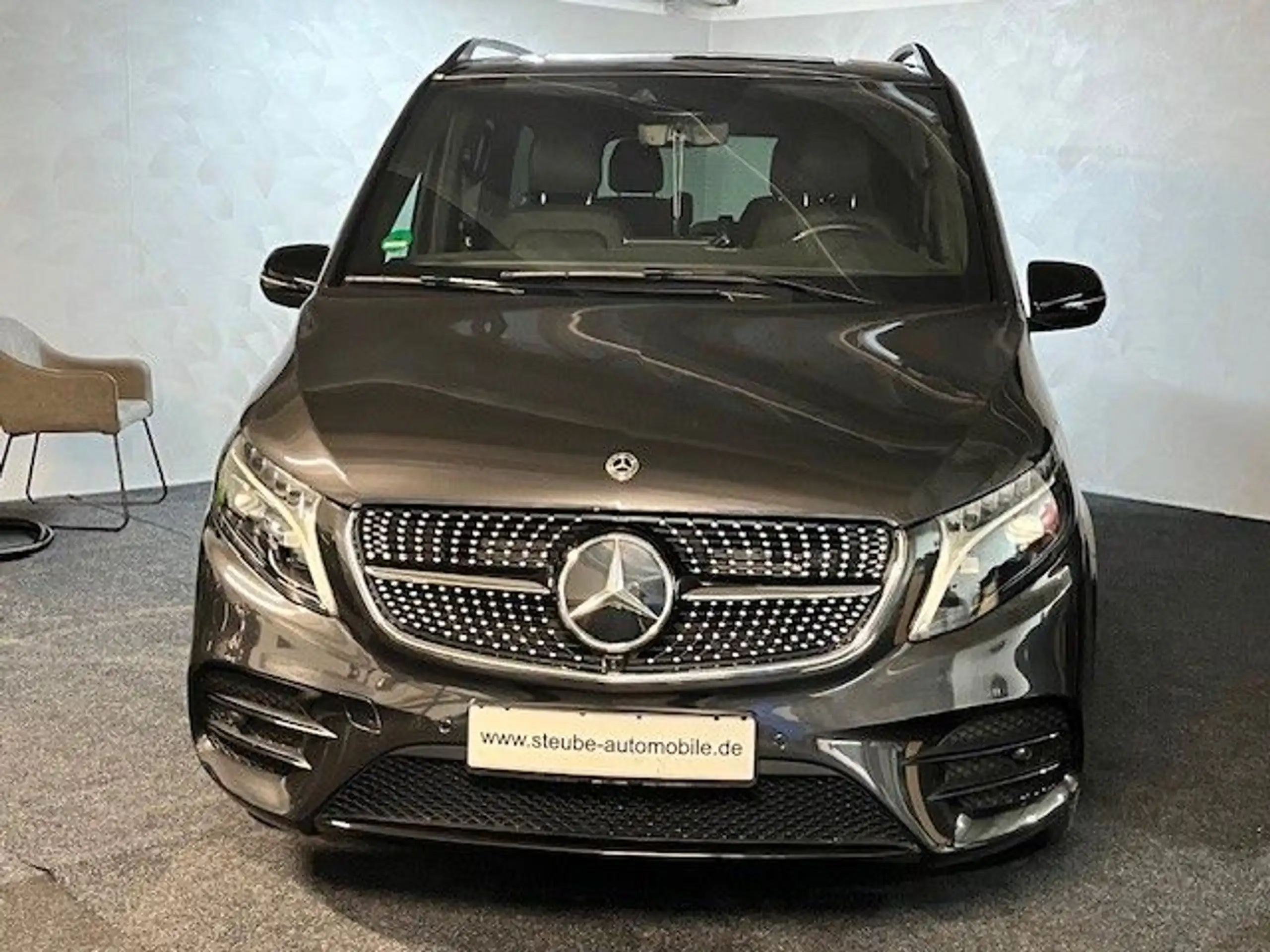 Mercedes-Benz - V 220