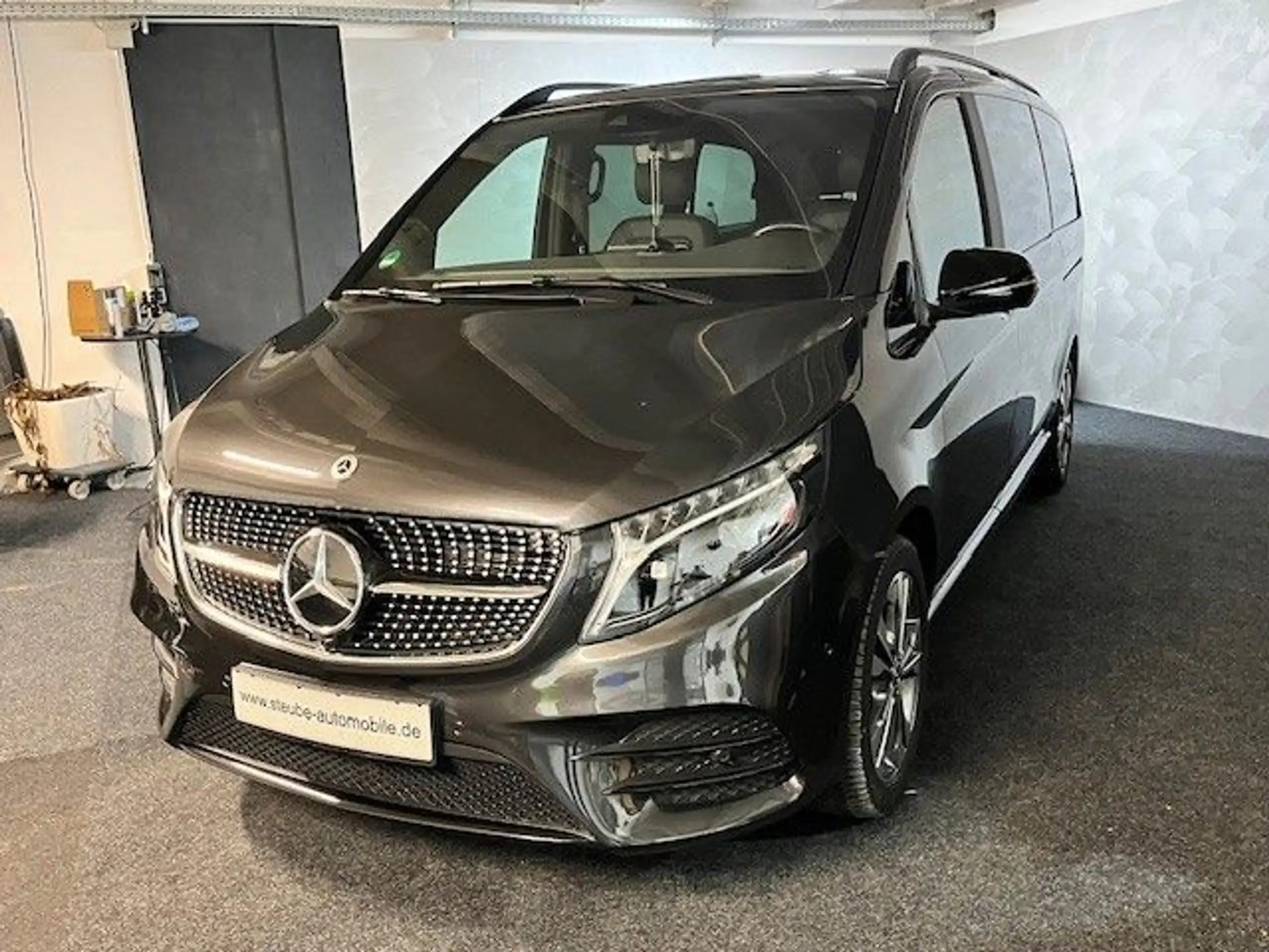 Mercedes-Benz - V 220