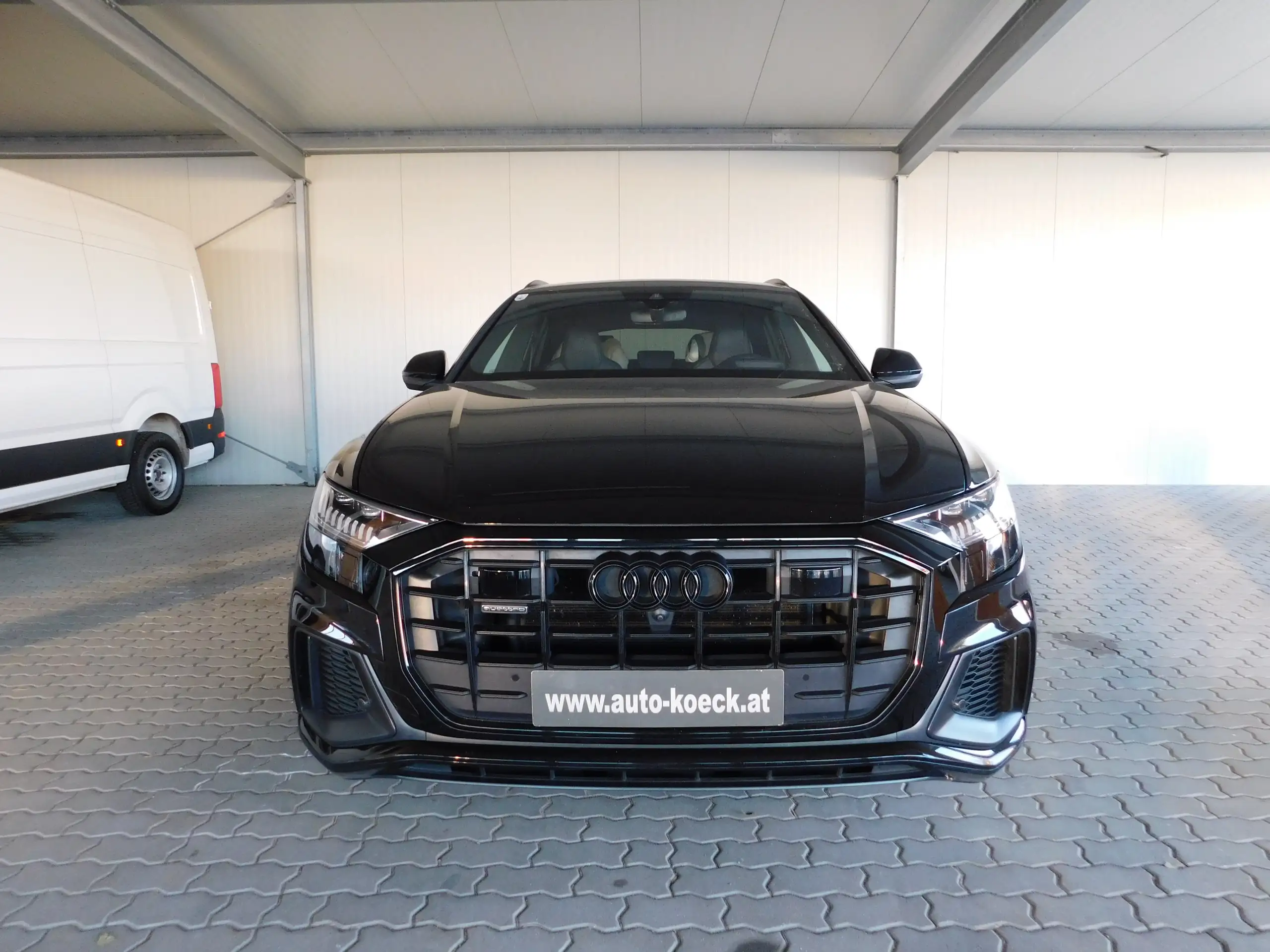 Audi - Q8