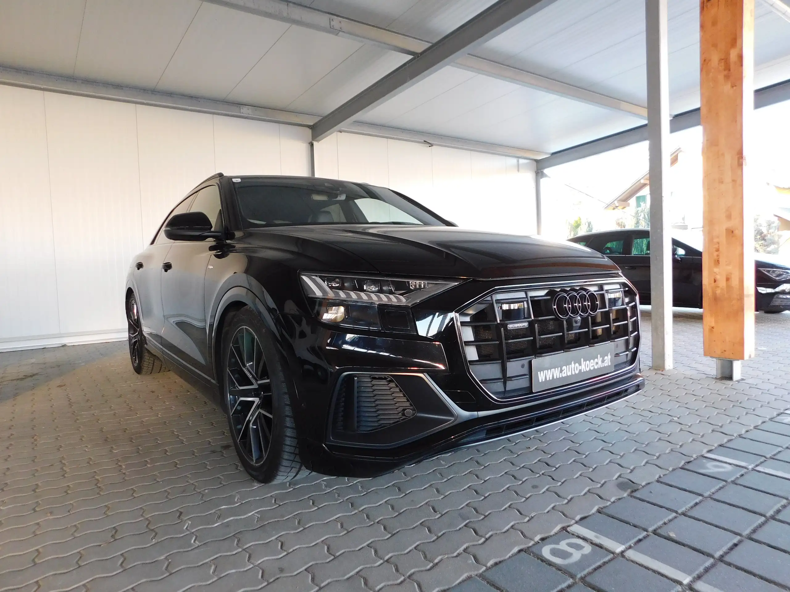 Audi - Q8