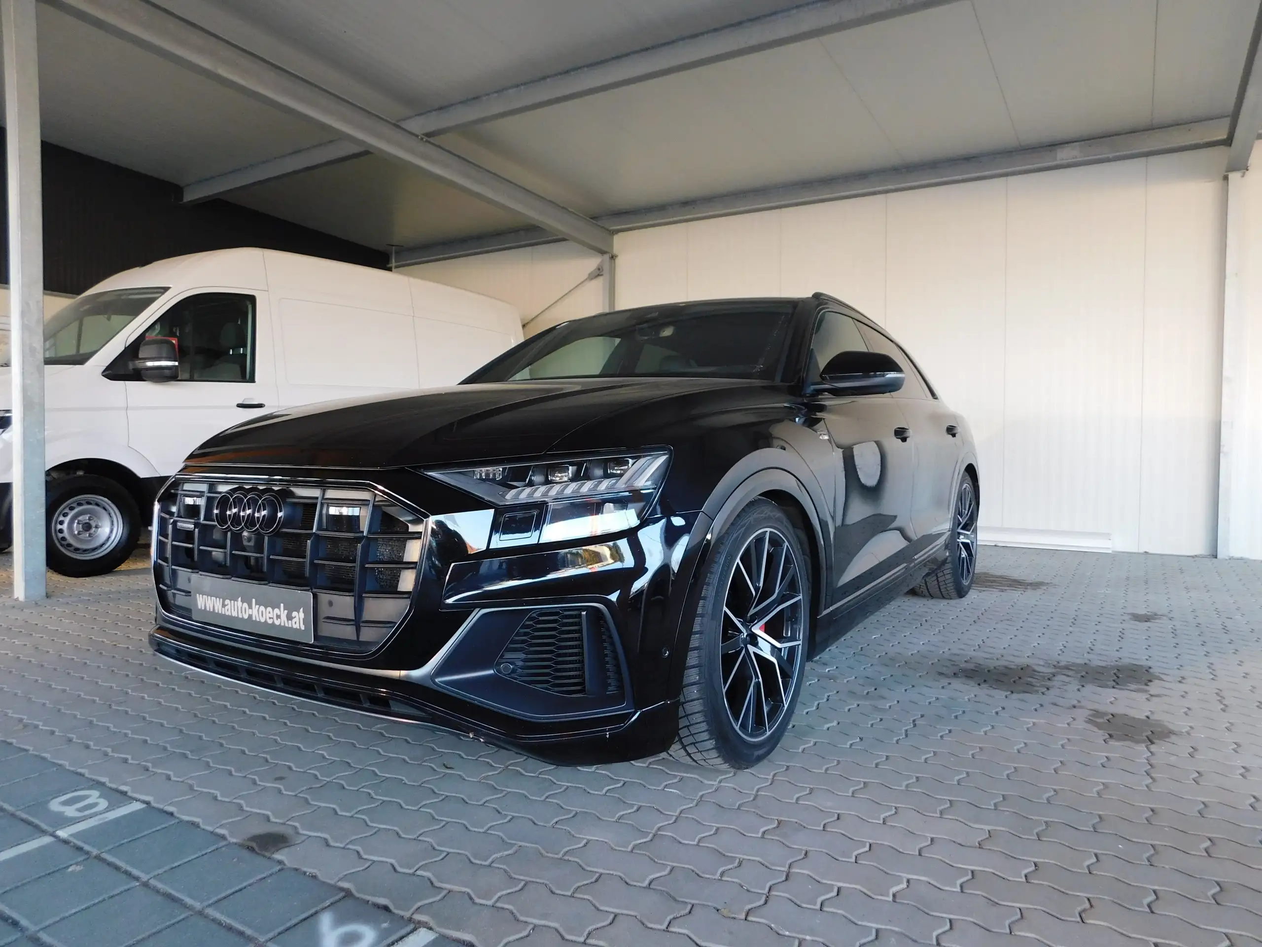 Audi - Q8