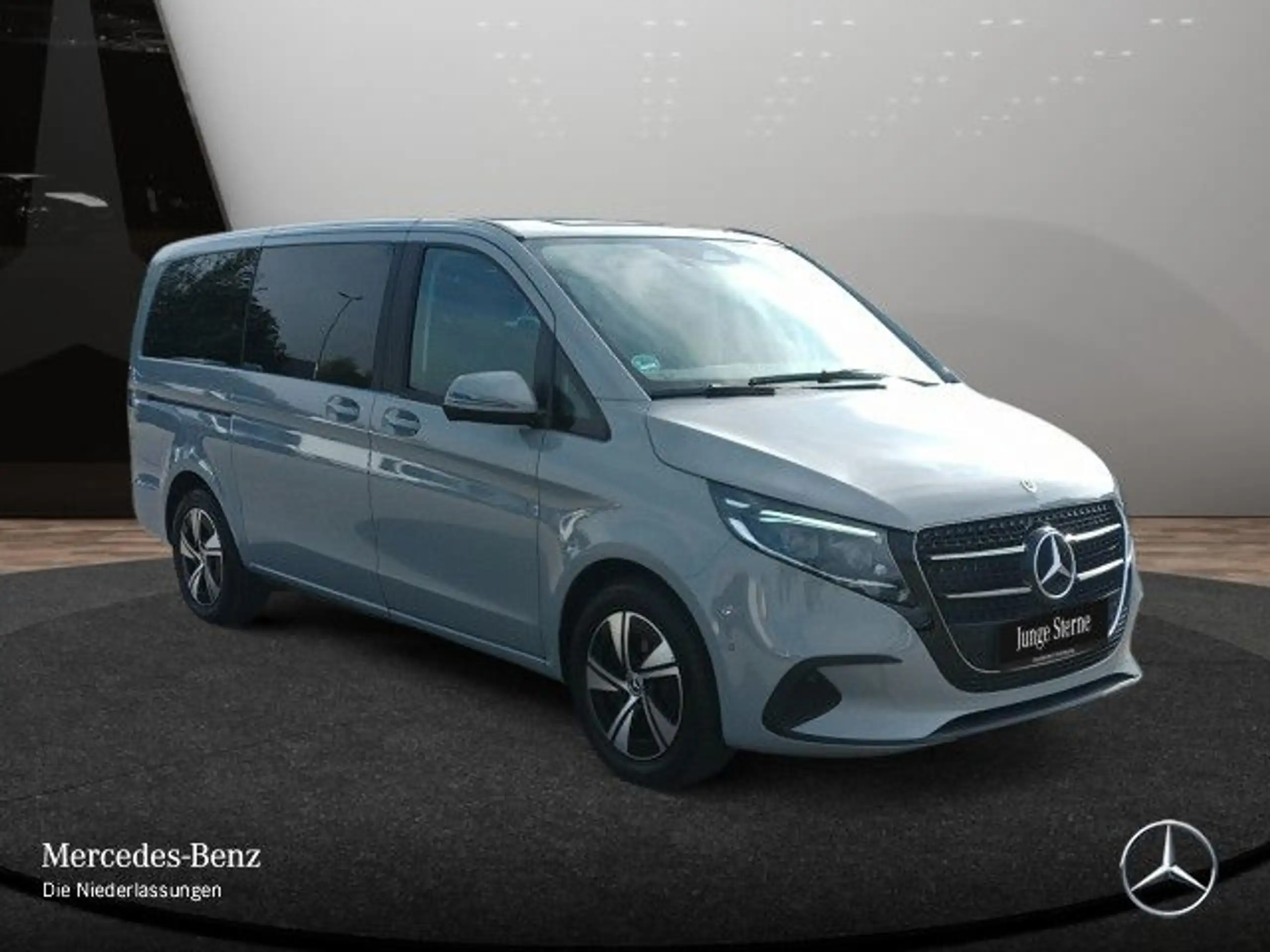 Mercedes-Benz - V 220