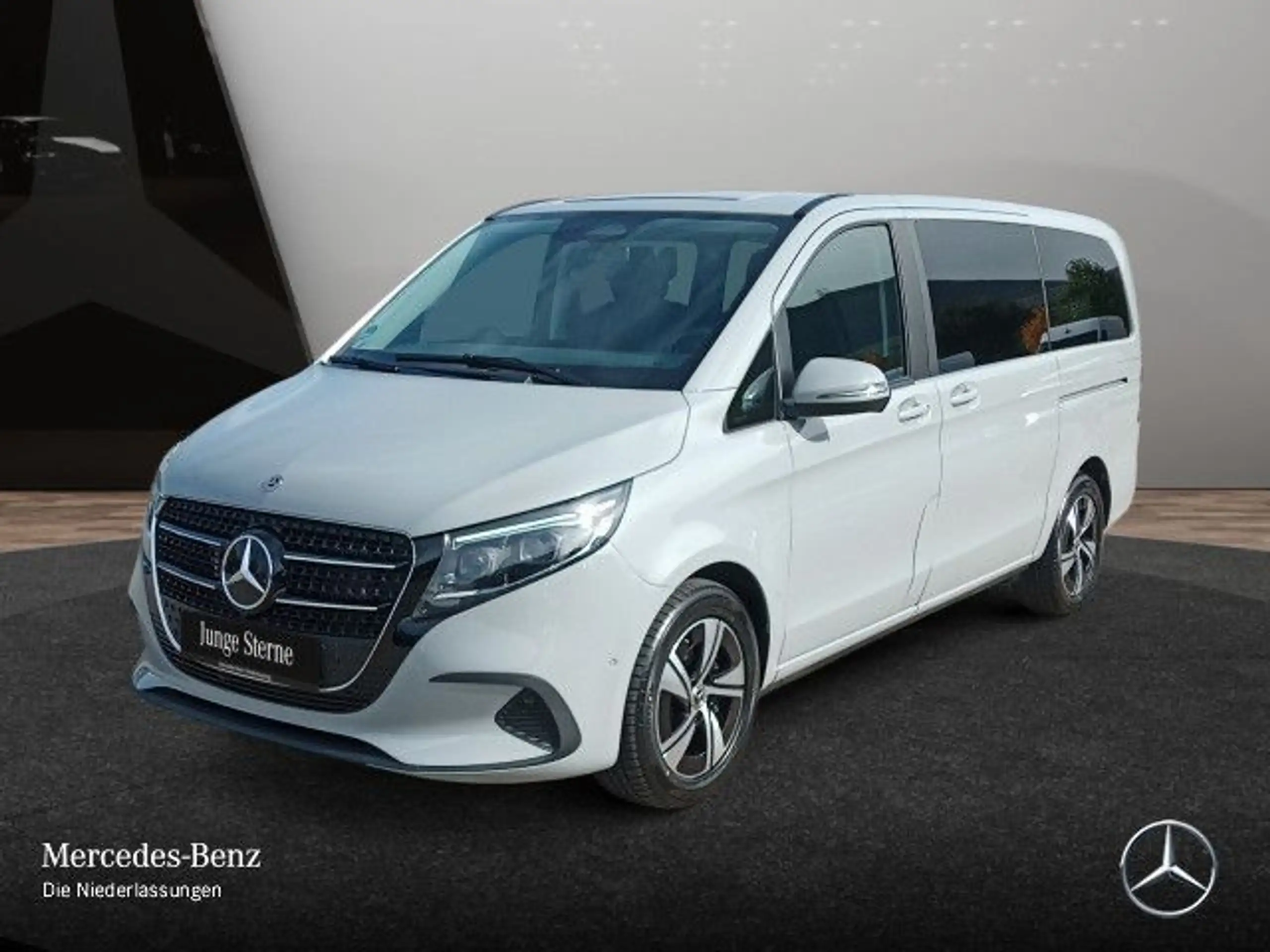 Mercedes-Benz - V 220