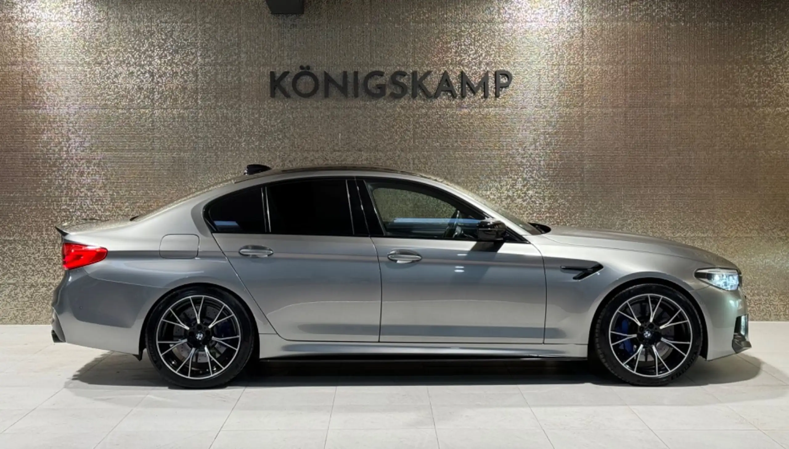 BMW - M5