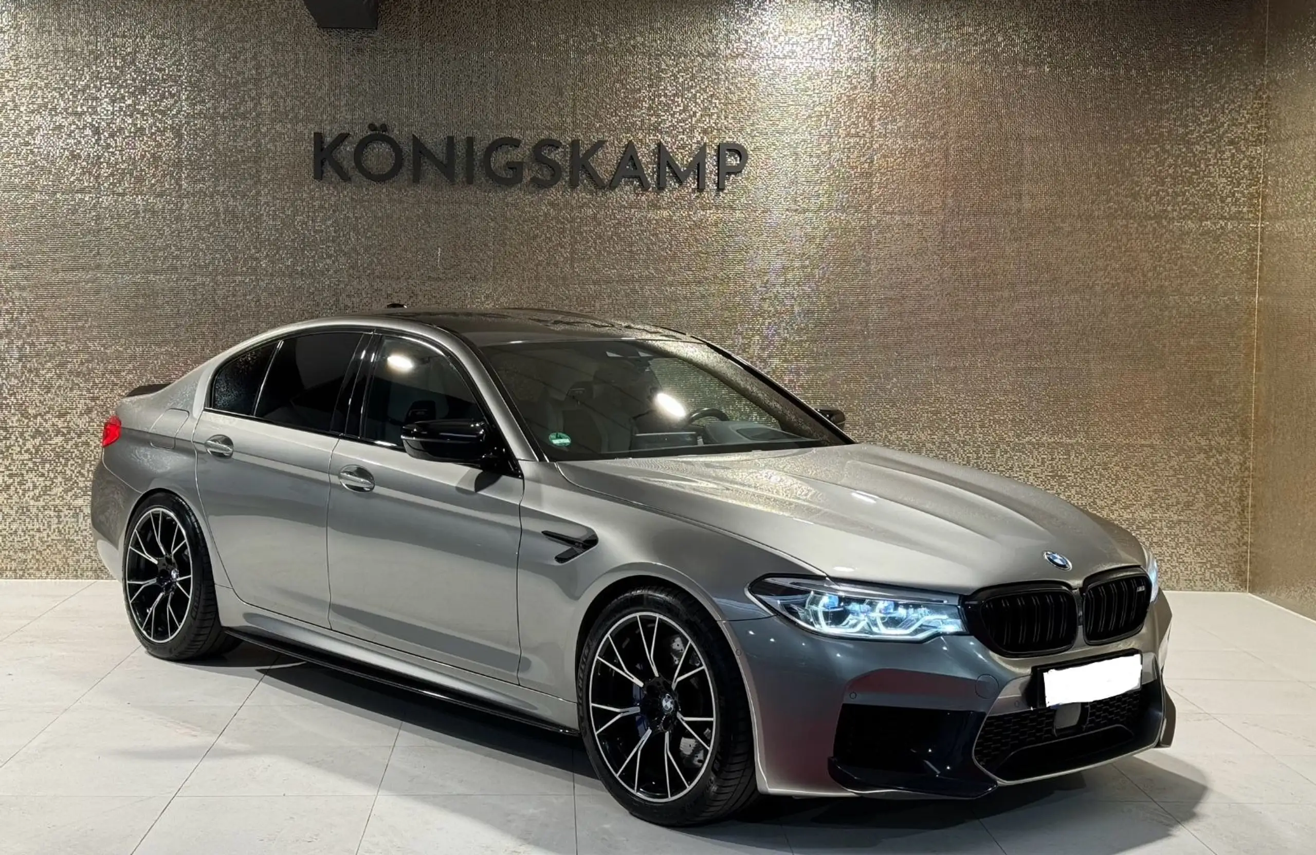 BMW - M5