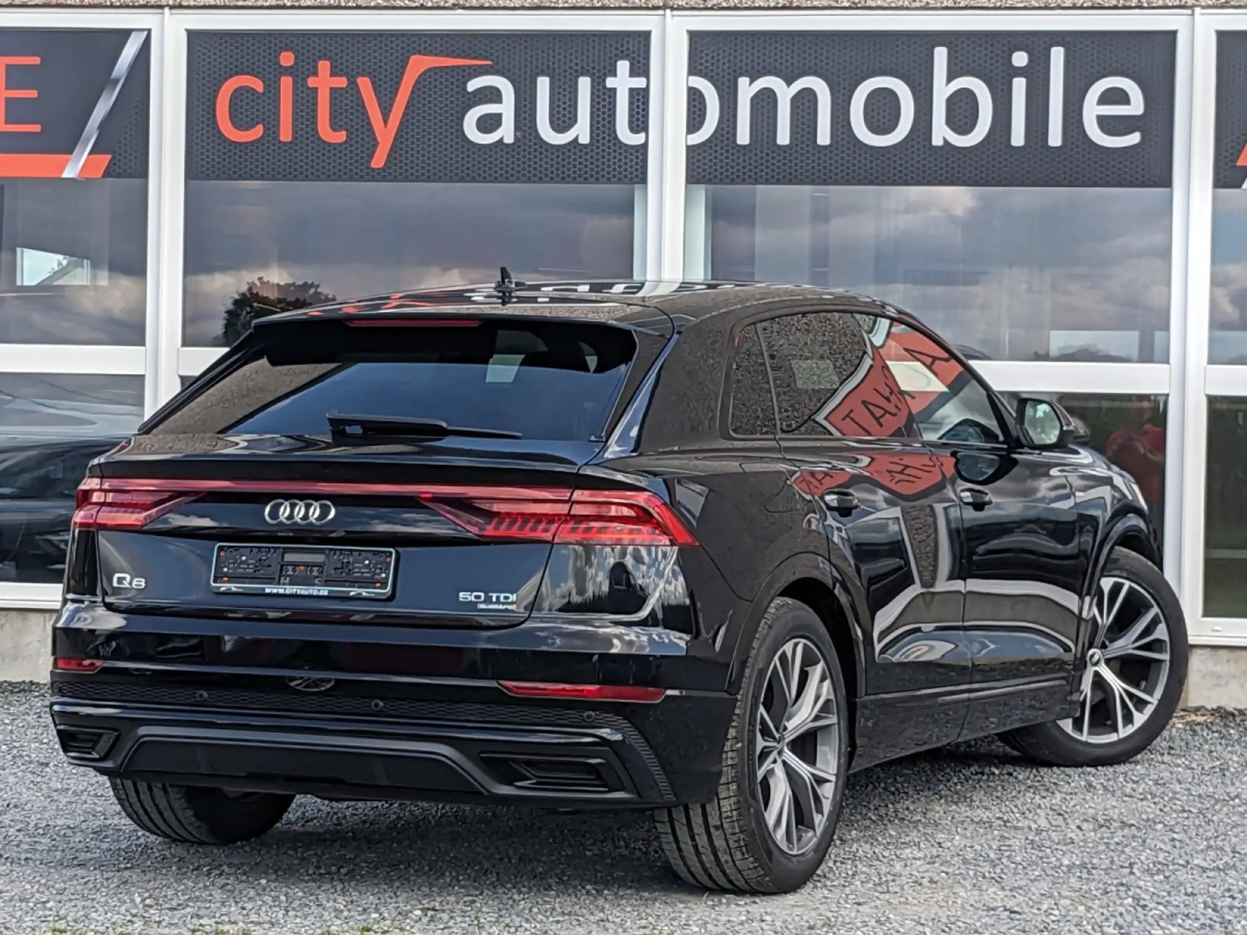 Audi - Q8