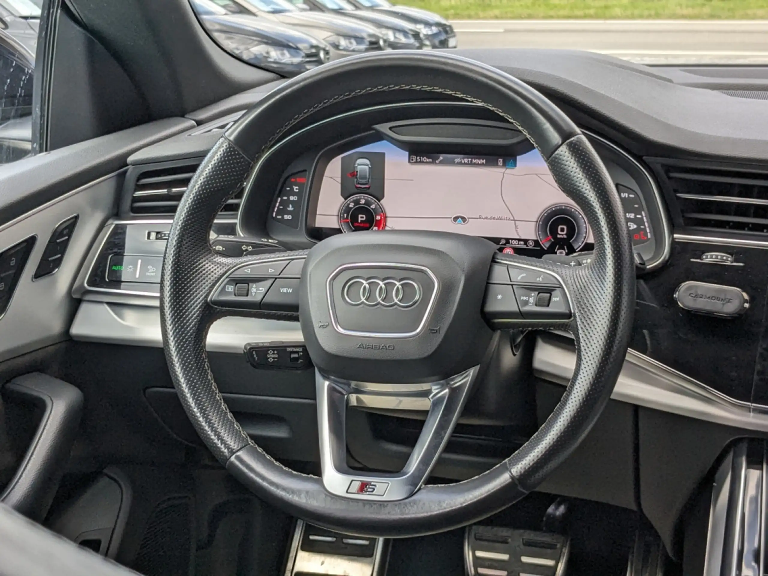 Audi - Q8