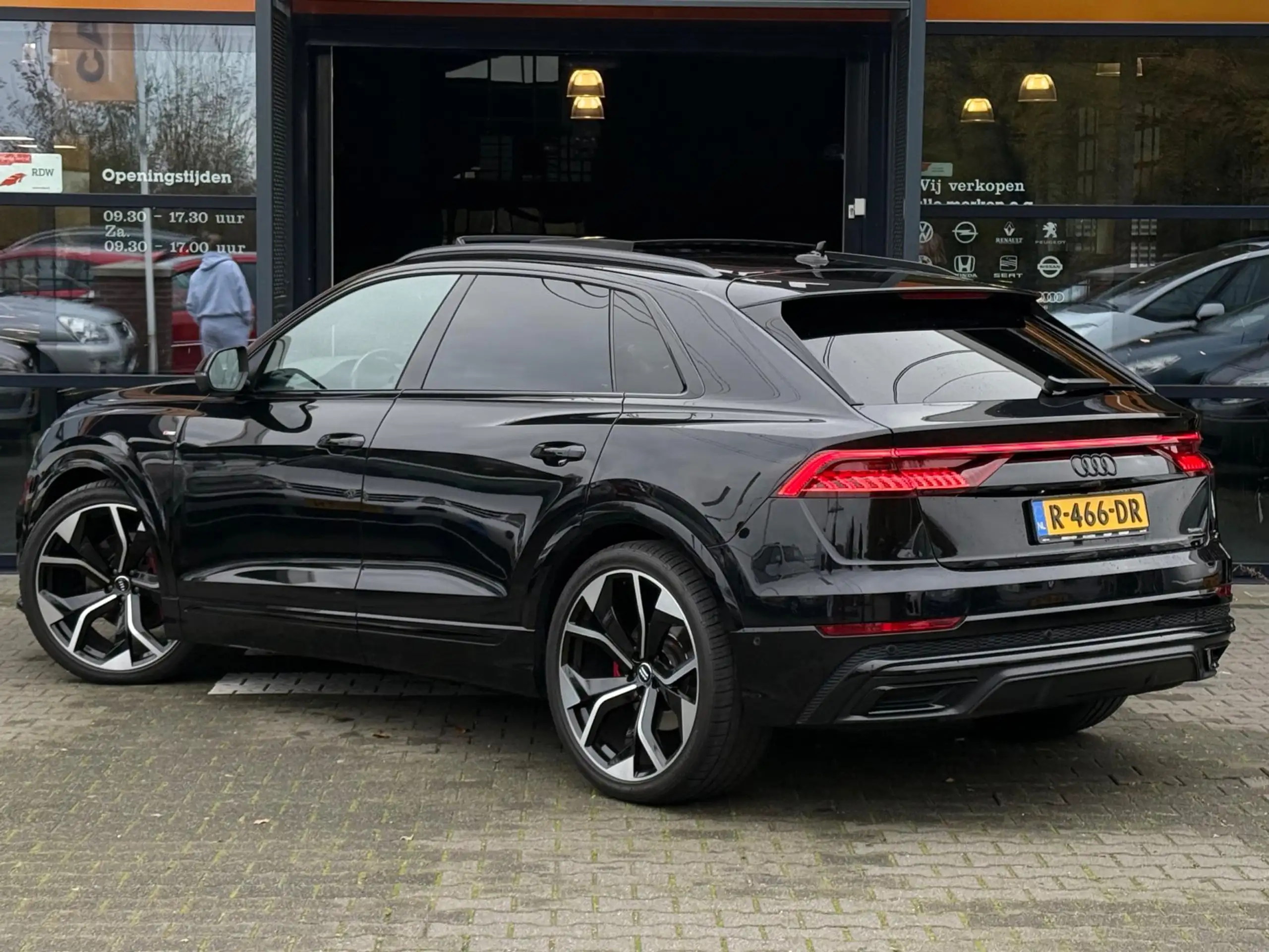 Audi - Q8