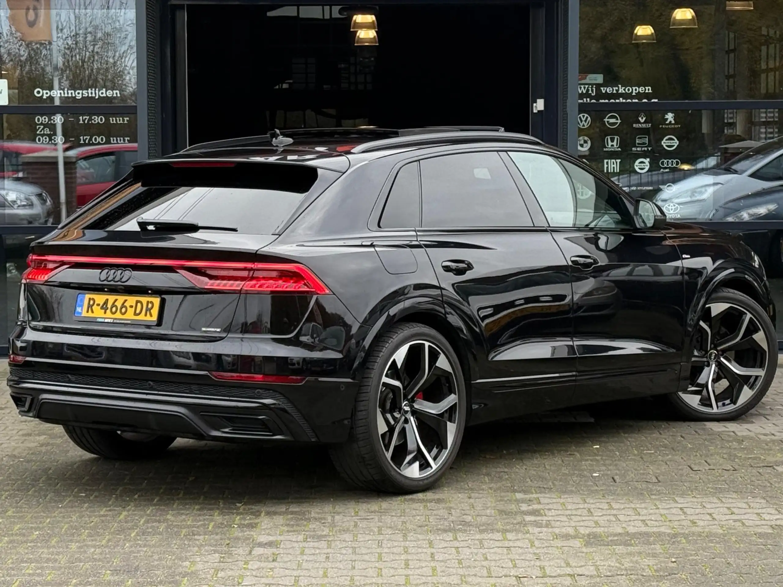 Audi - Q8