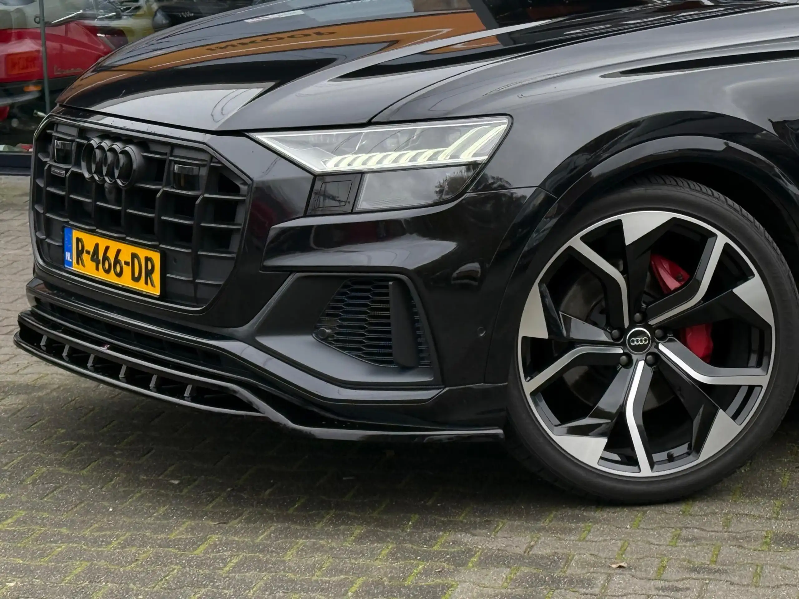 Audi - Q8