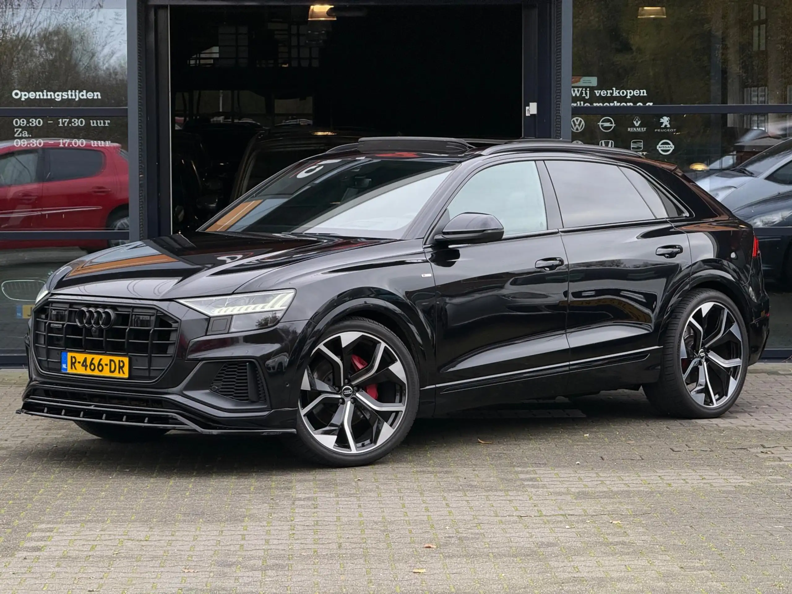 Audi - Q8