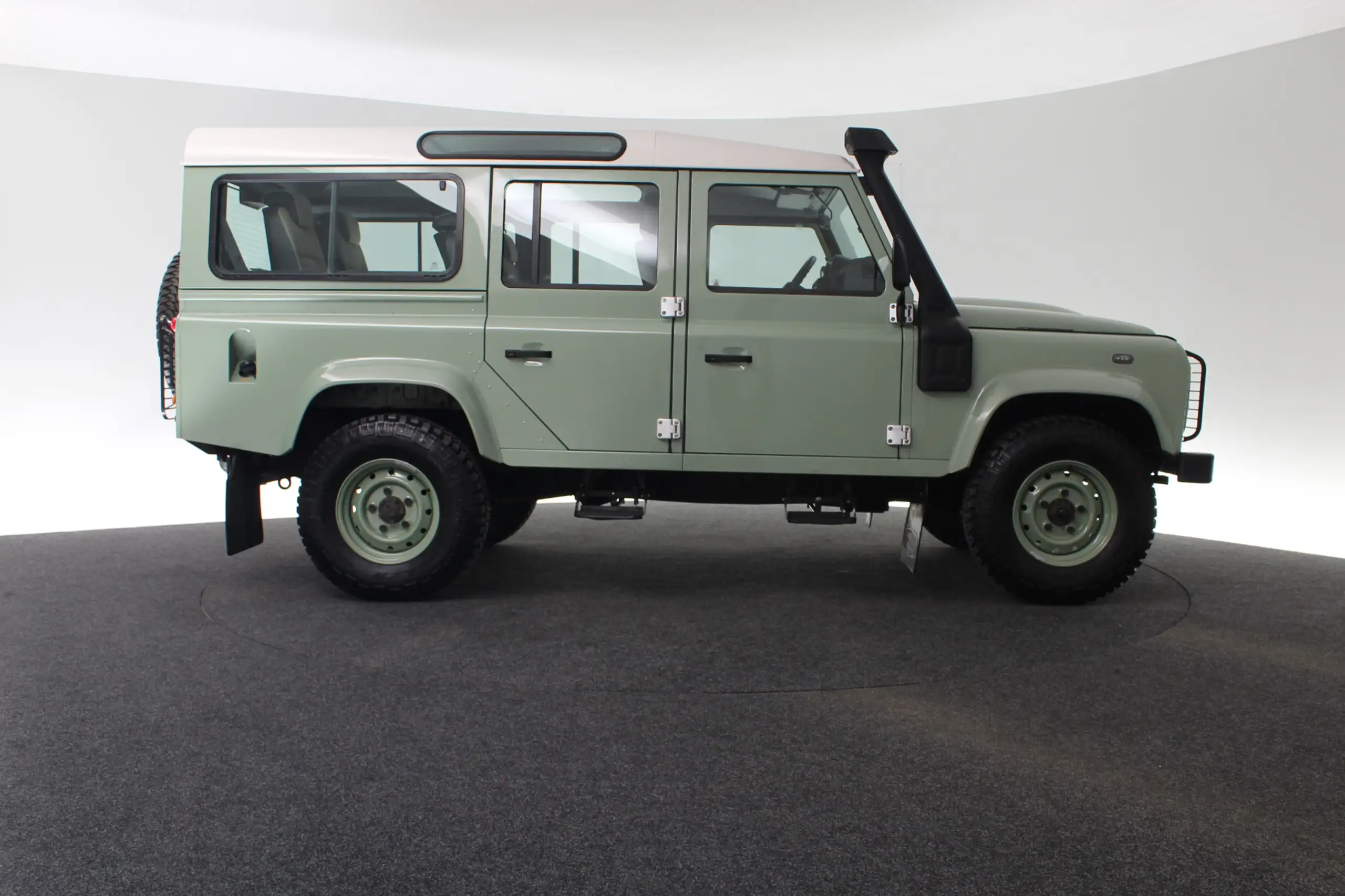 Land Rover - Defender