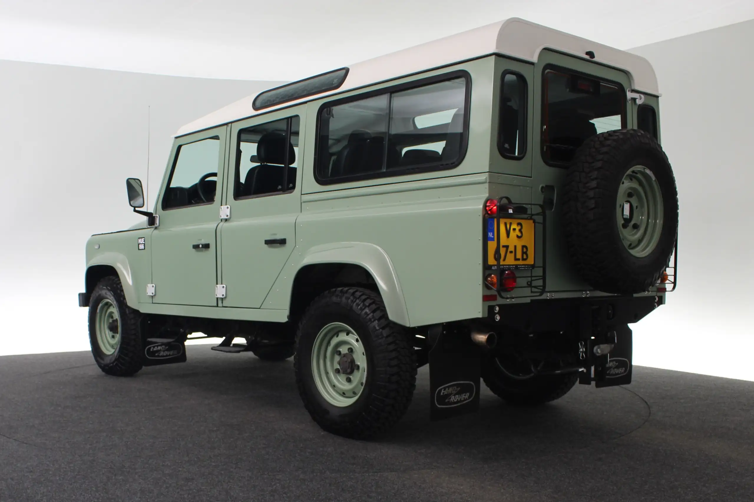 Land Rover - Defender