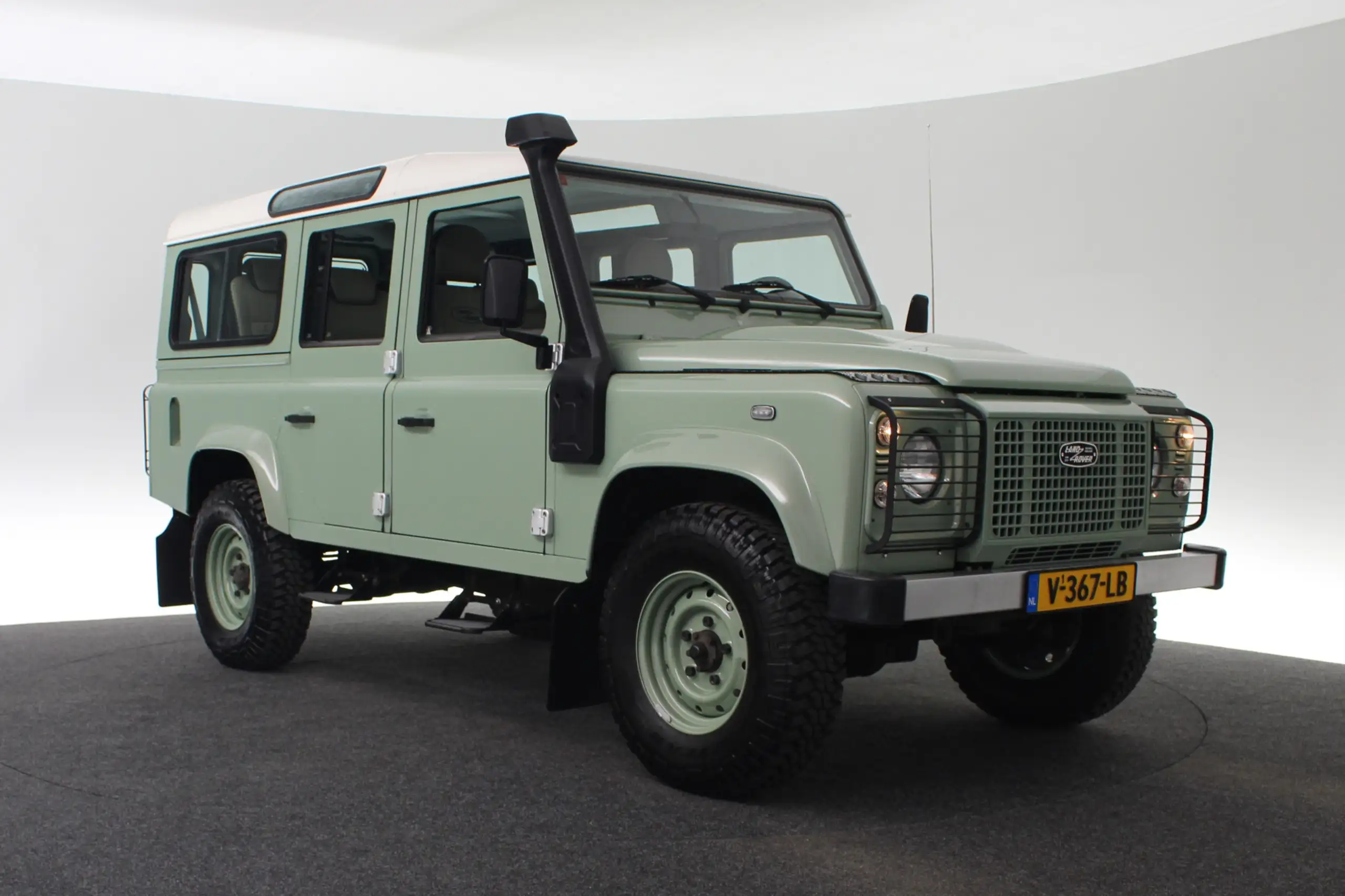 Land Rover - Defender