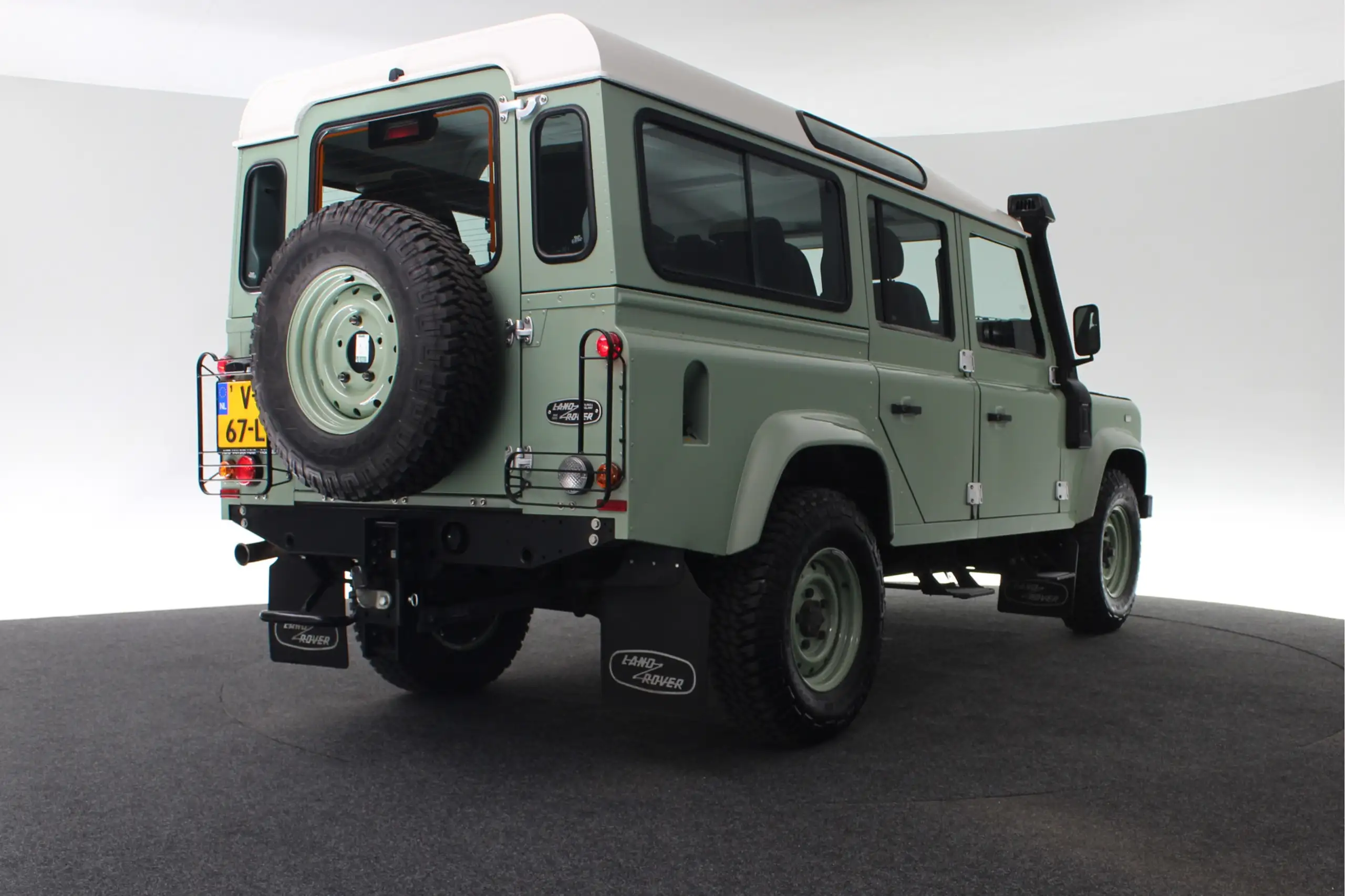 Land Rover - Defender