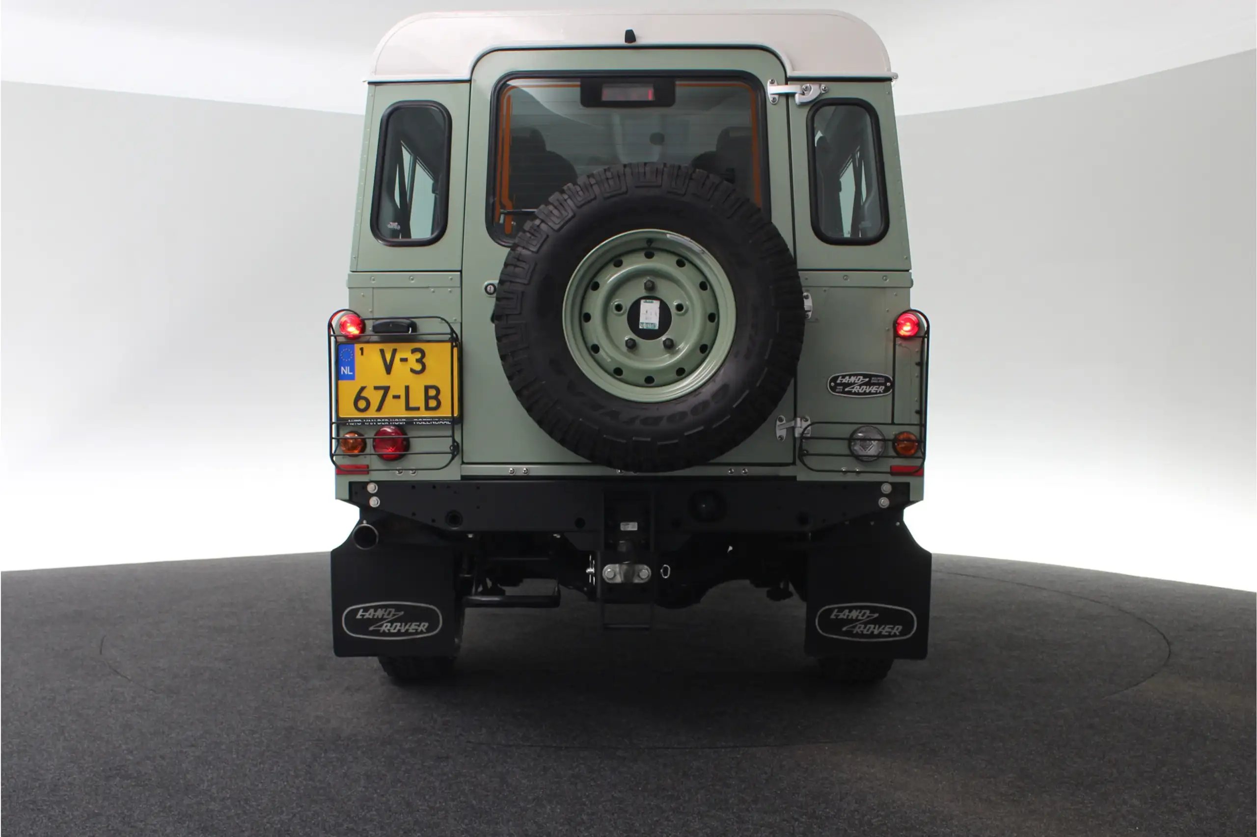 Land Rover - Defender