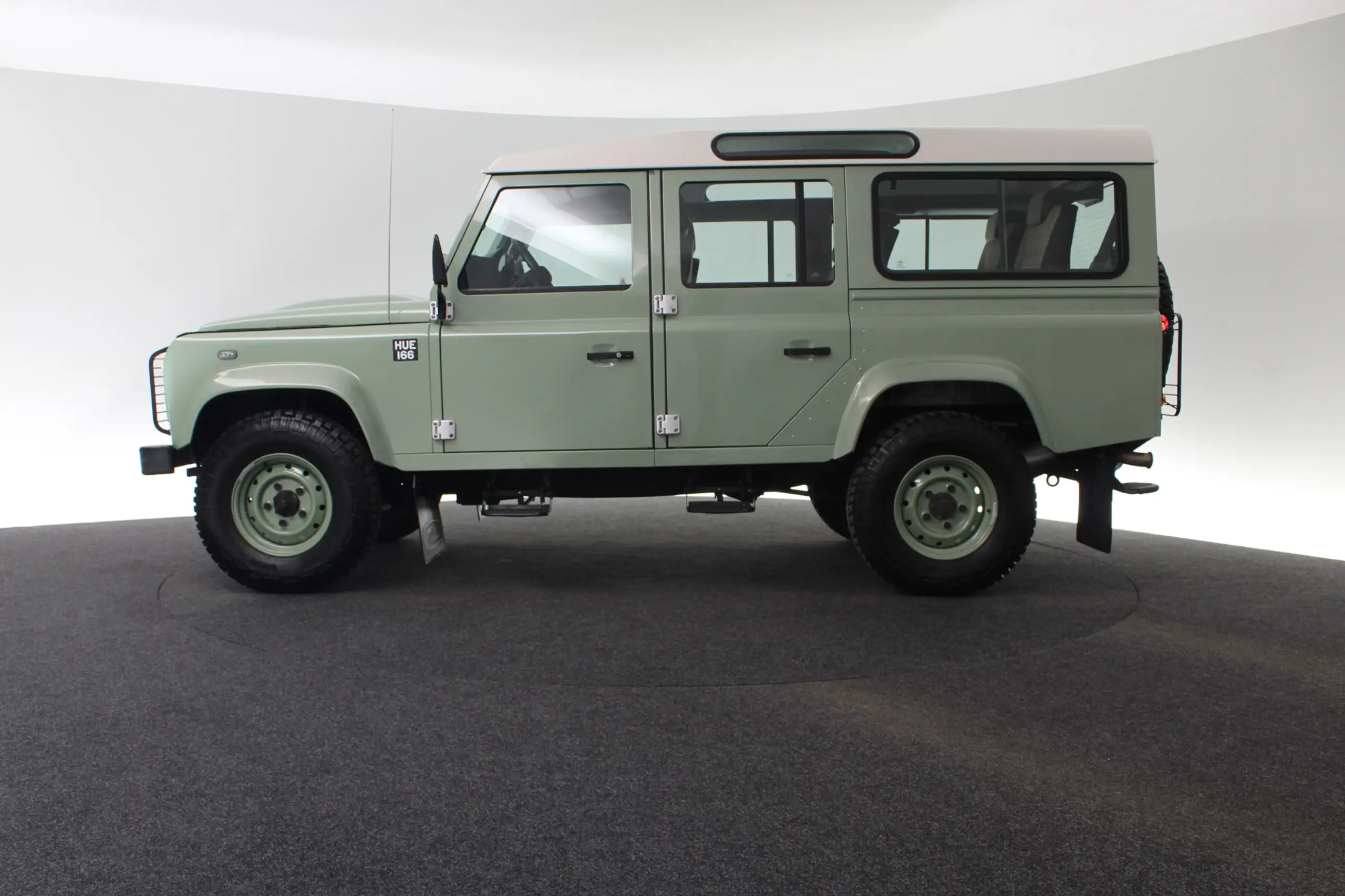 Land Rover - Defender