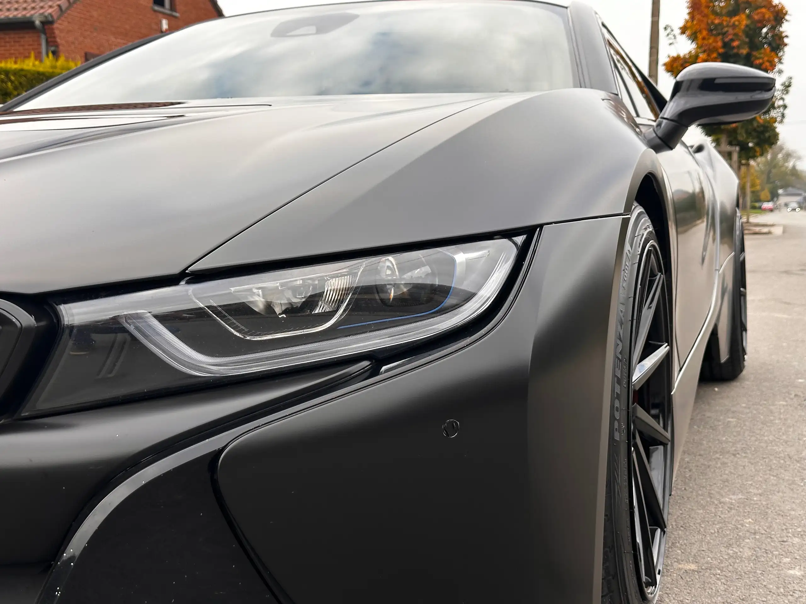 BMW - i8