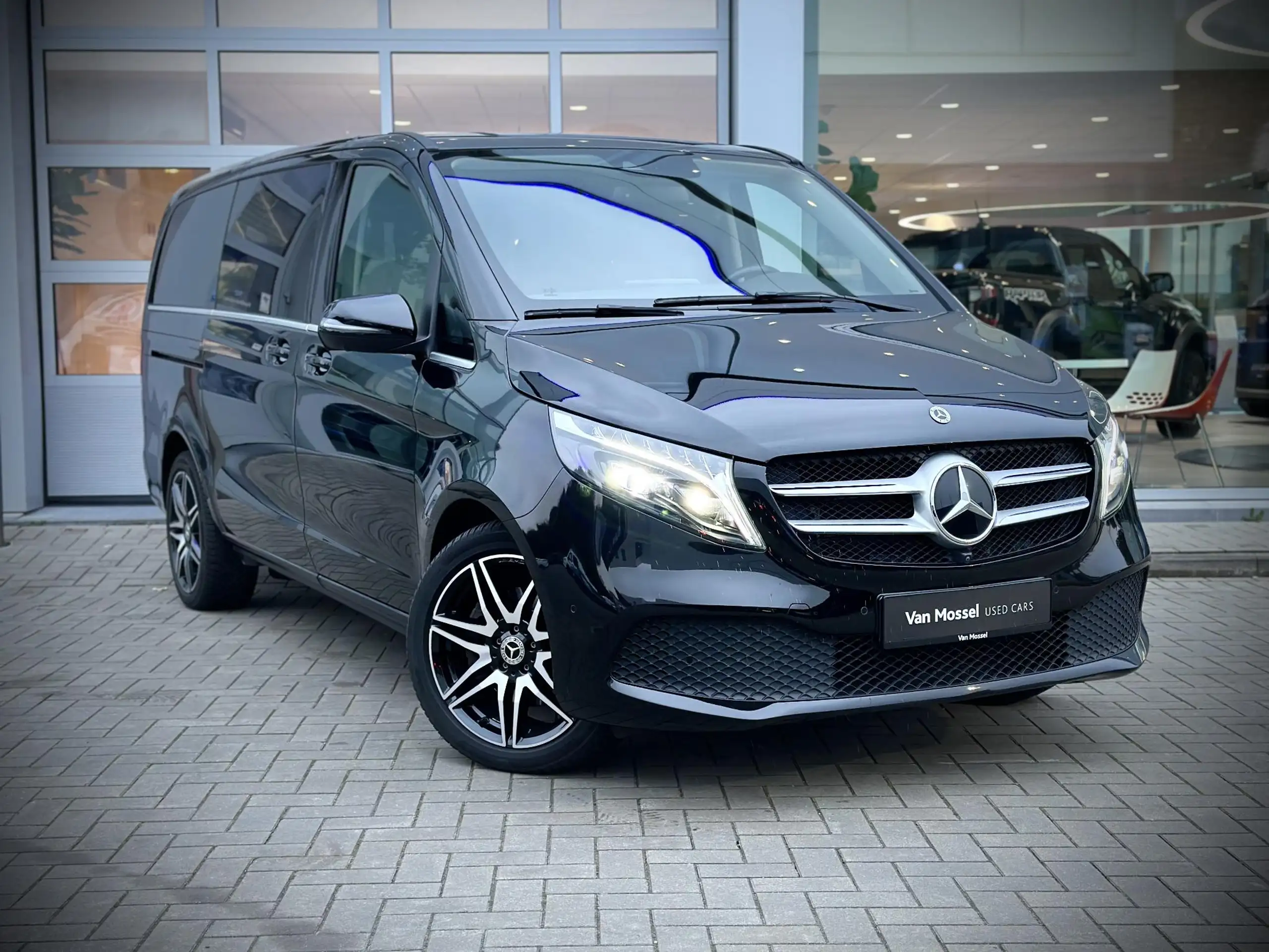 Mercedes-Benz - V 300