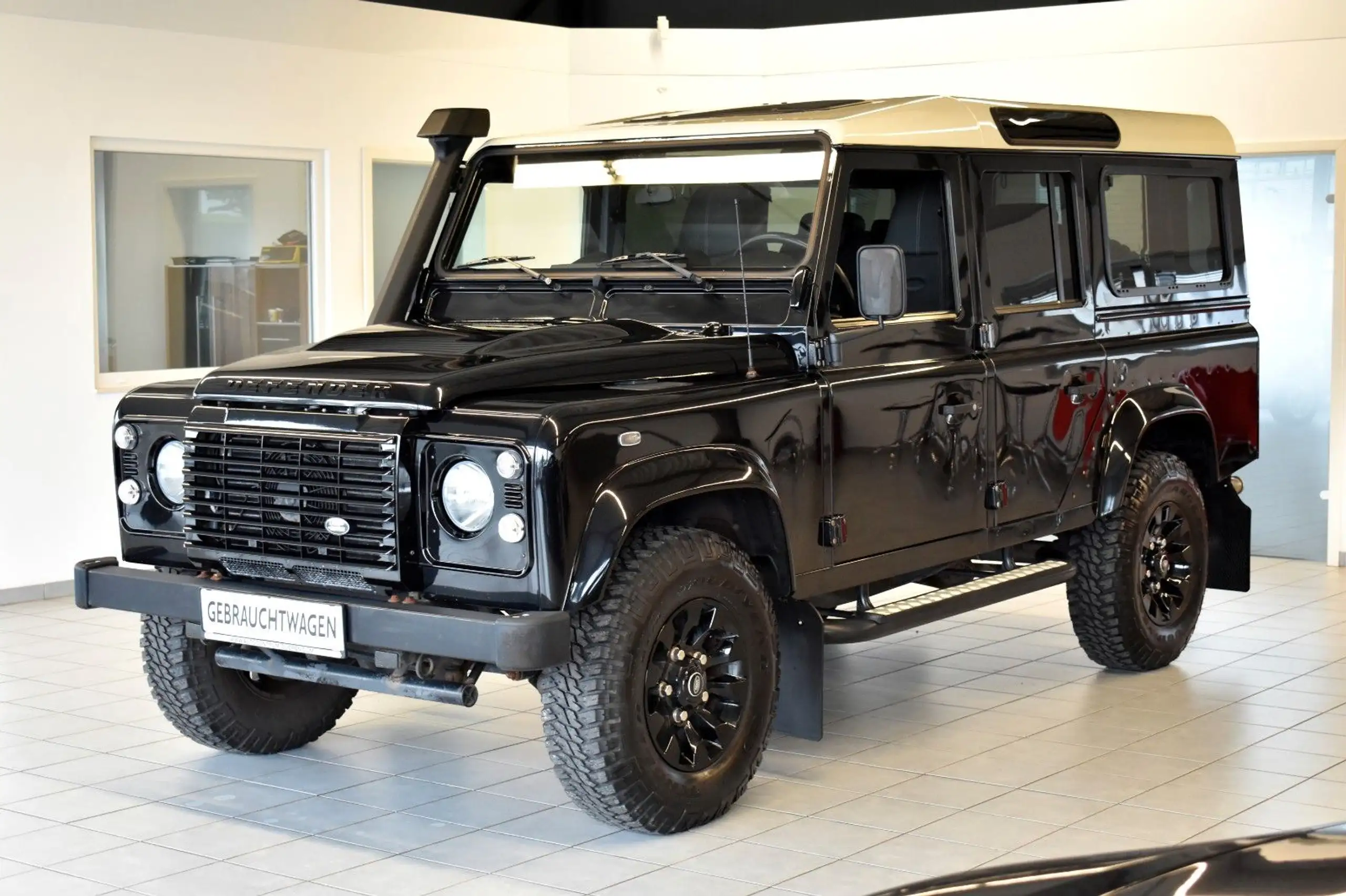 Land Rover - Defender