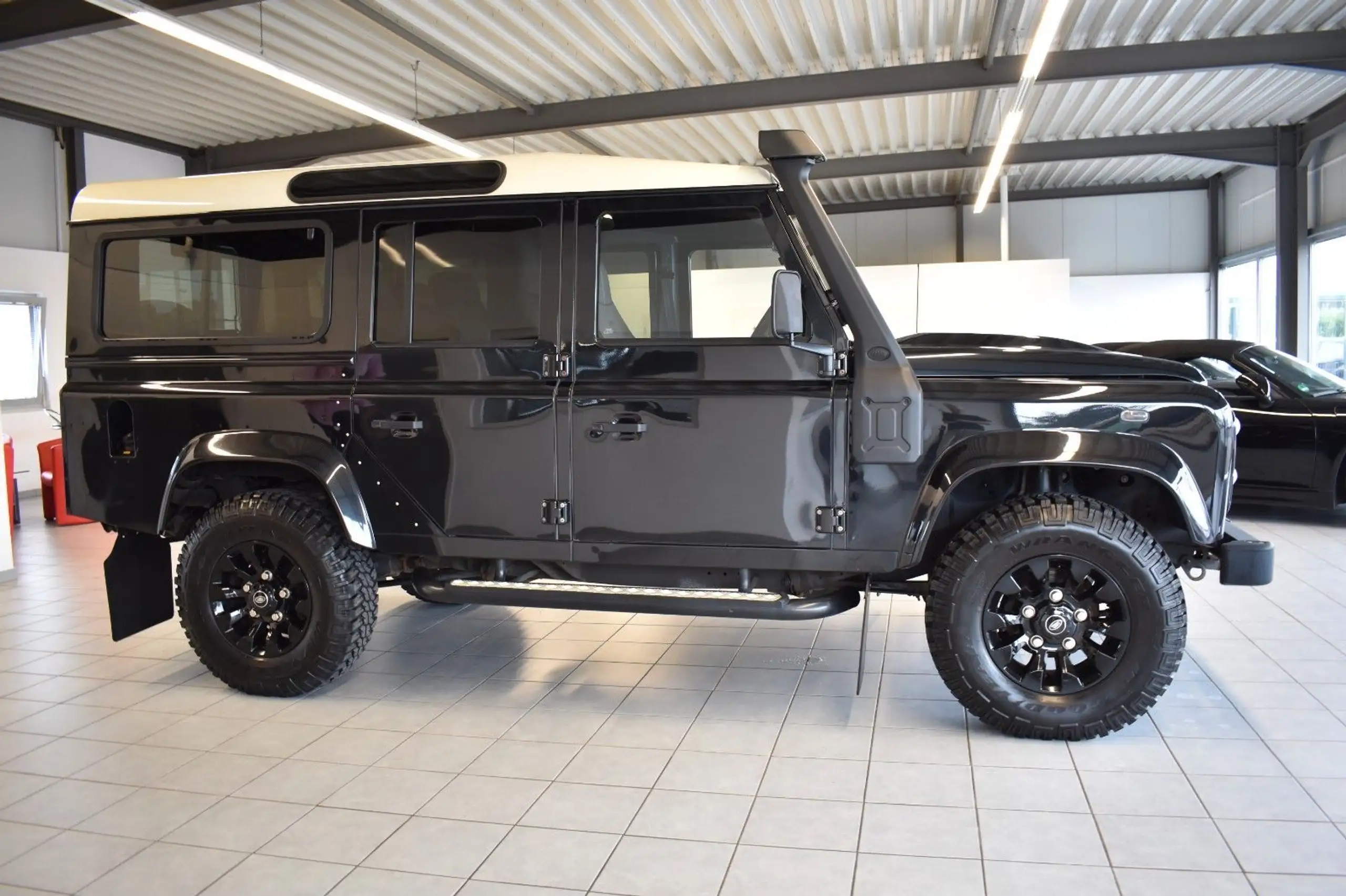 Land Rover - Defender