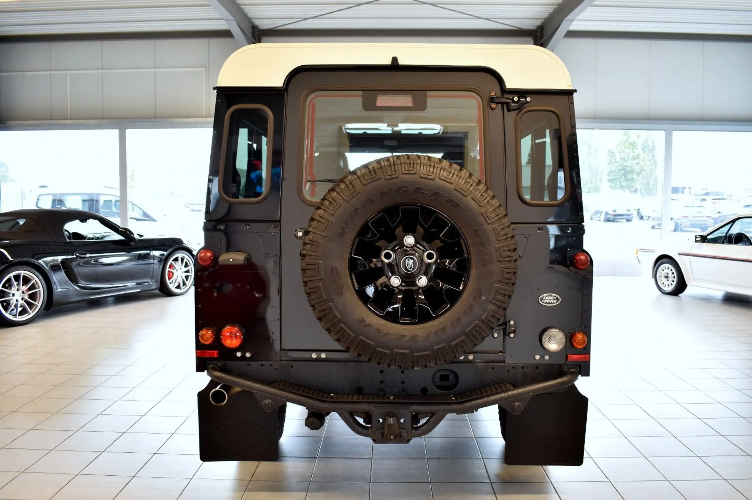 Land Rover - Defender