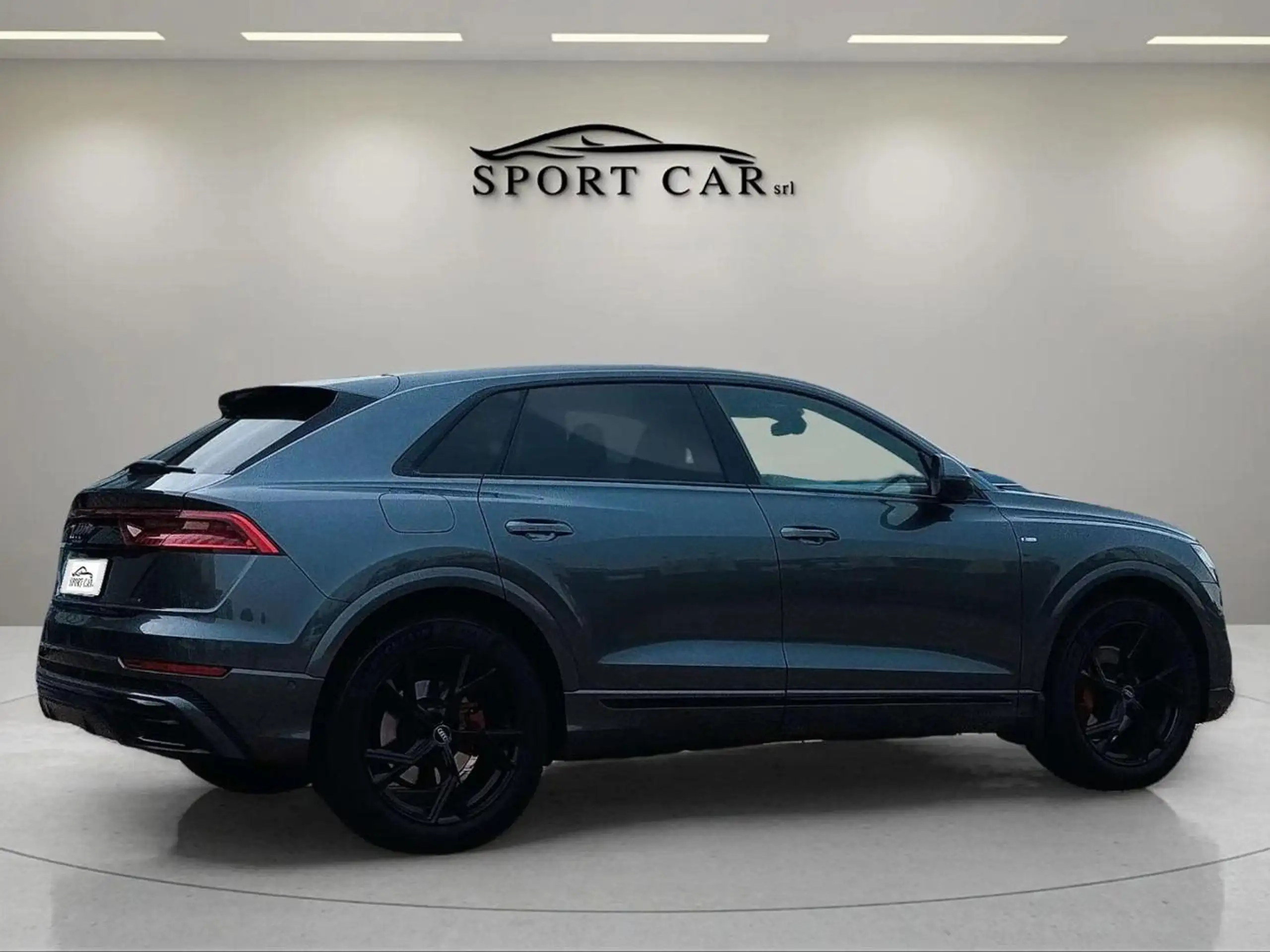 Audi - Q8