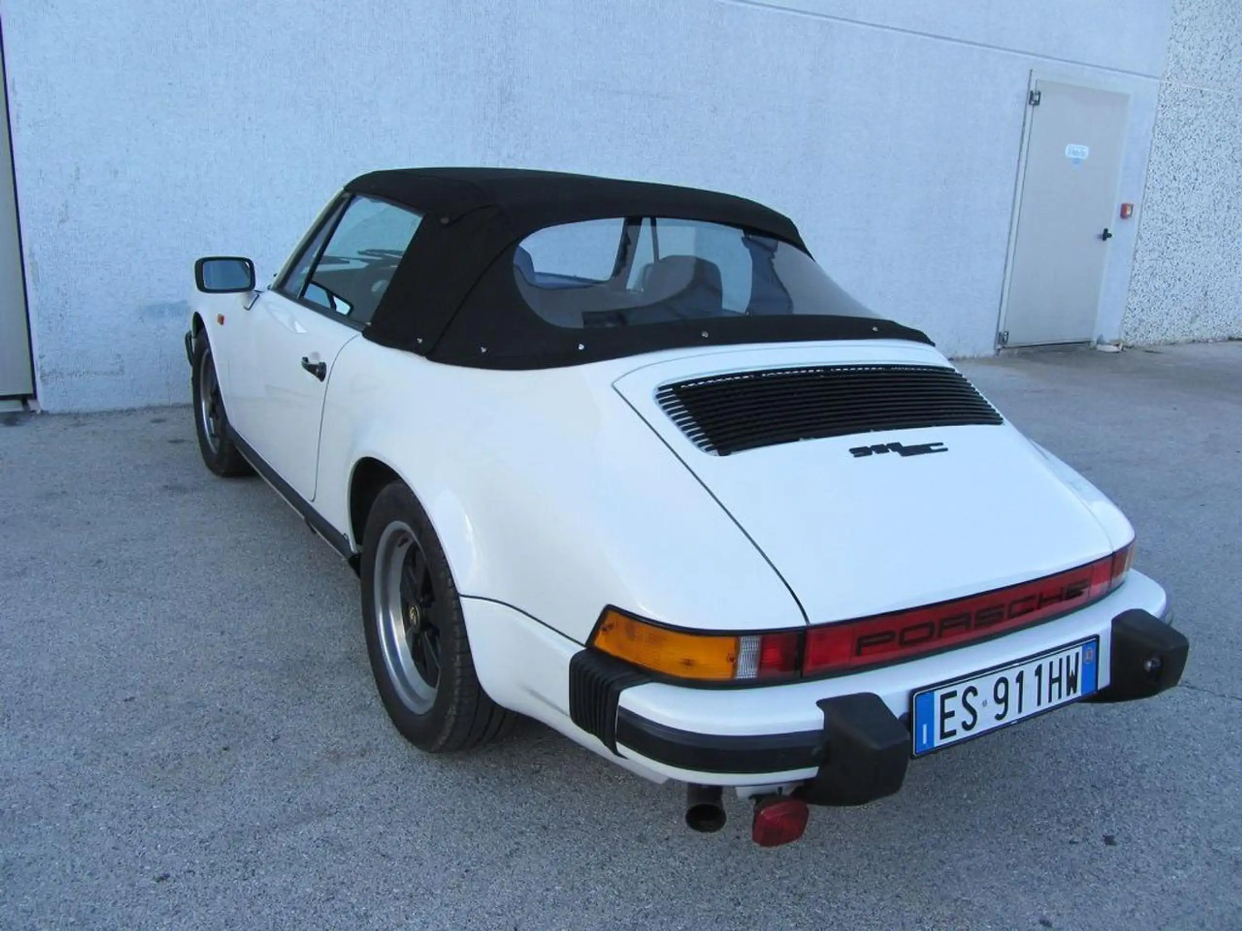 Porsche - 911