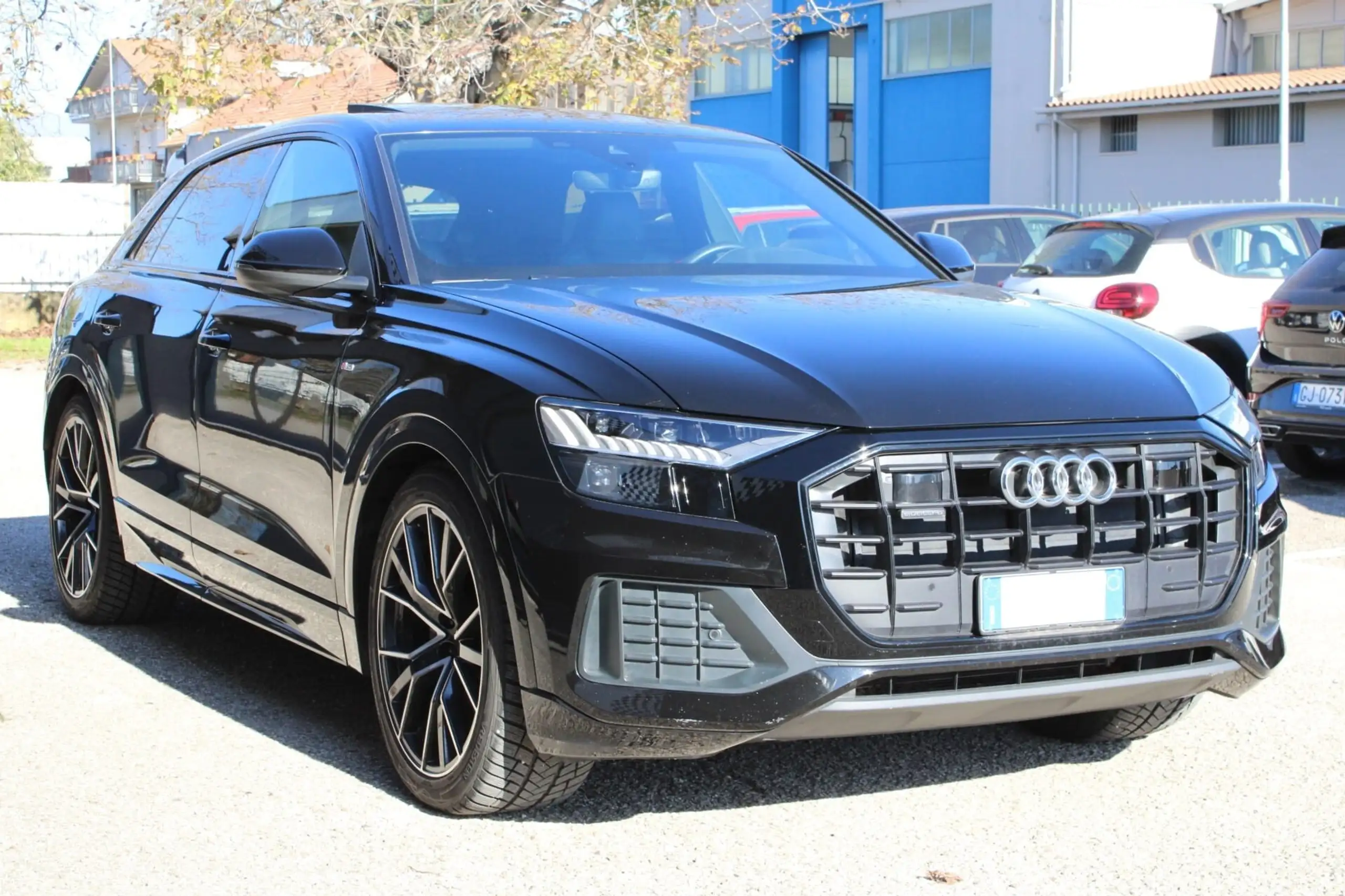 Audi - Q8