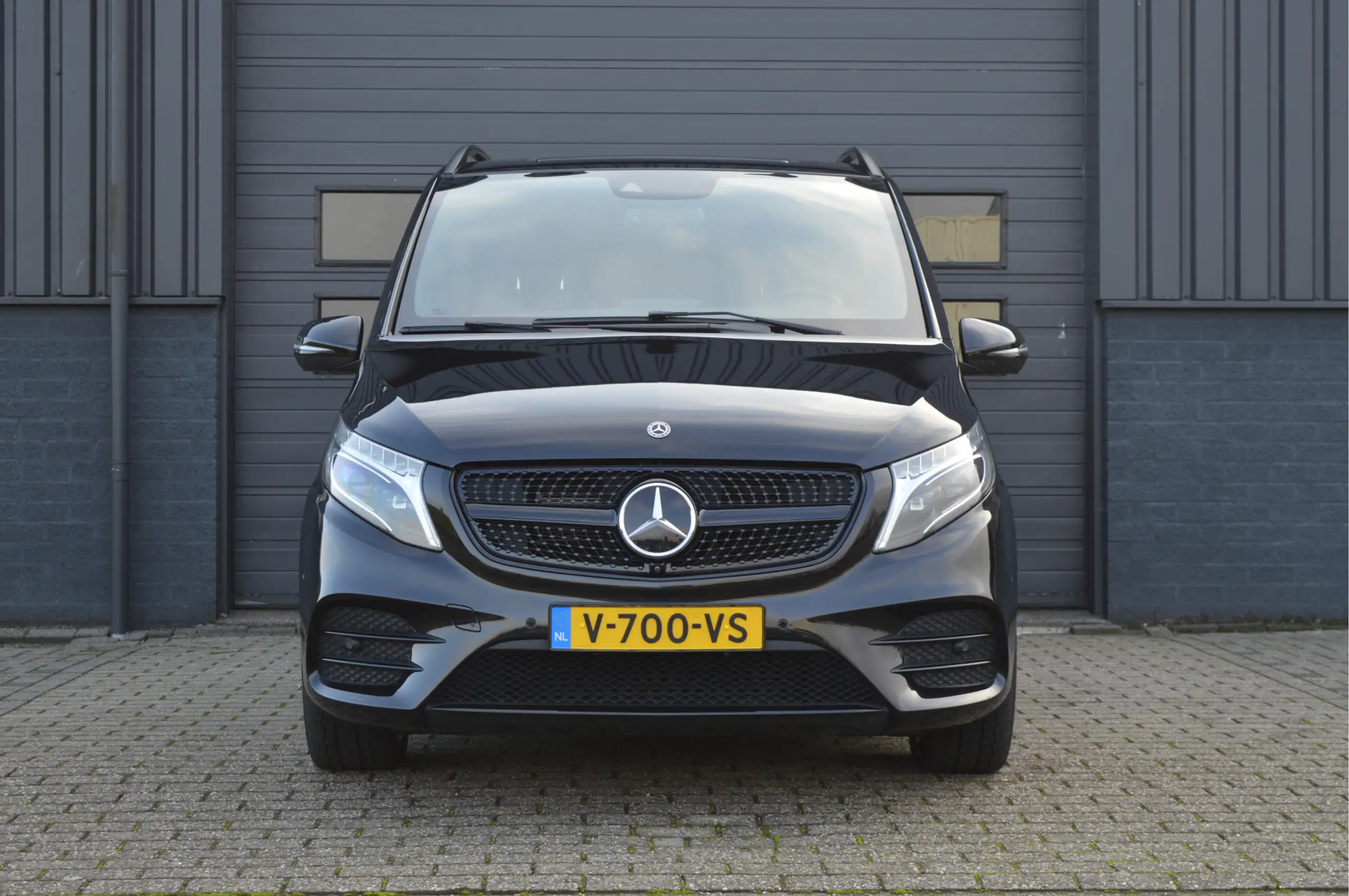 Mercedes-Benz - V 250