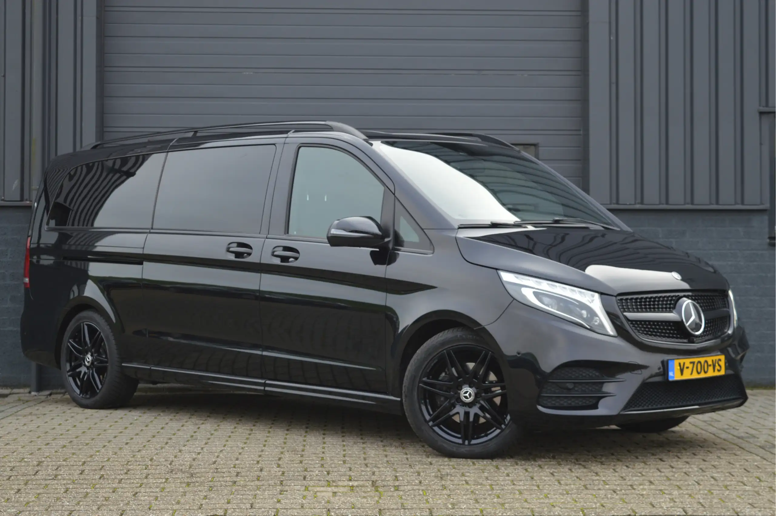 Mercedes-Benz - V 250