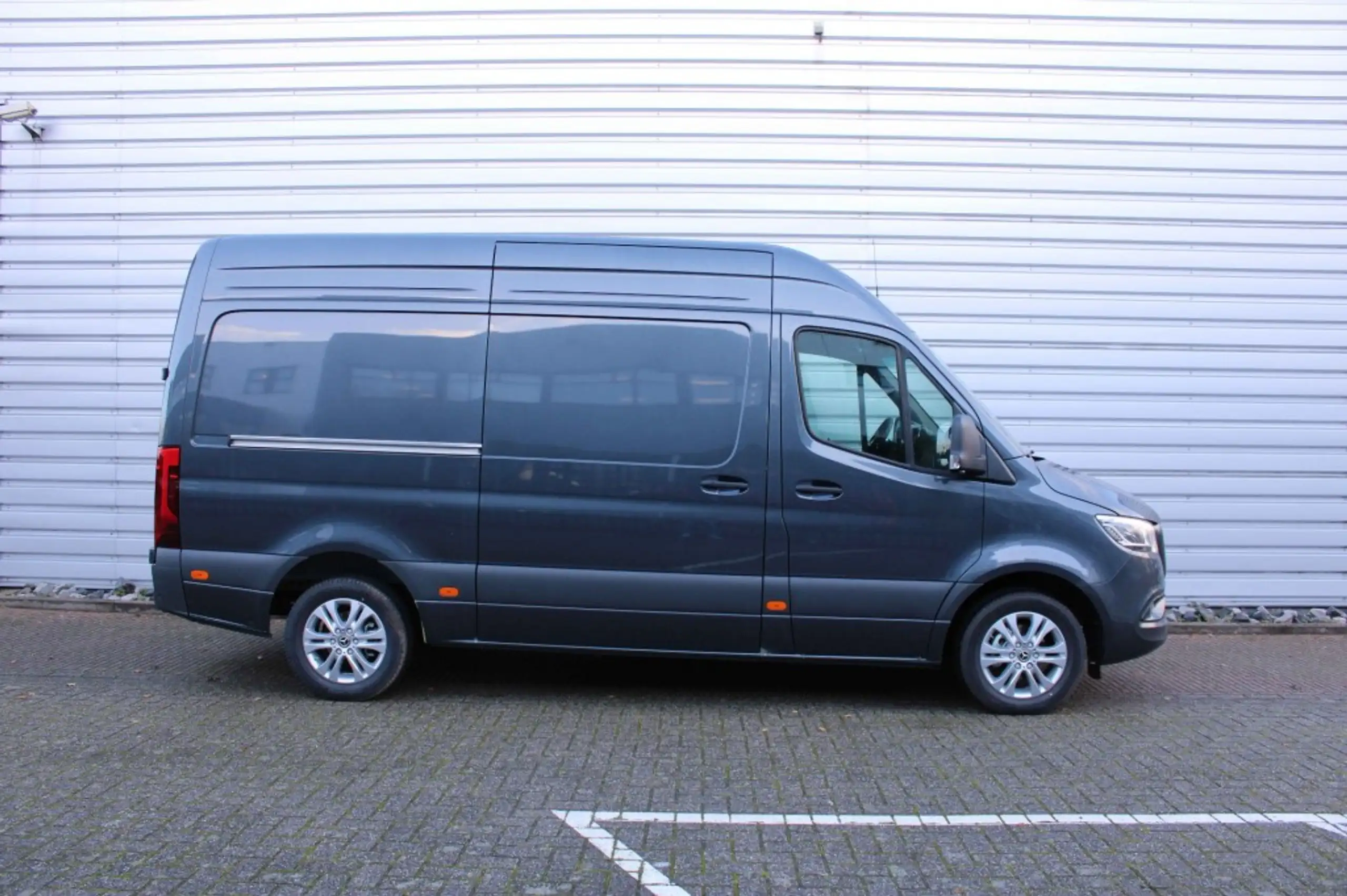 Mercedes-Benz - Sprinter