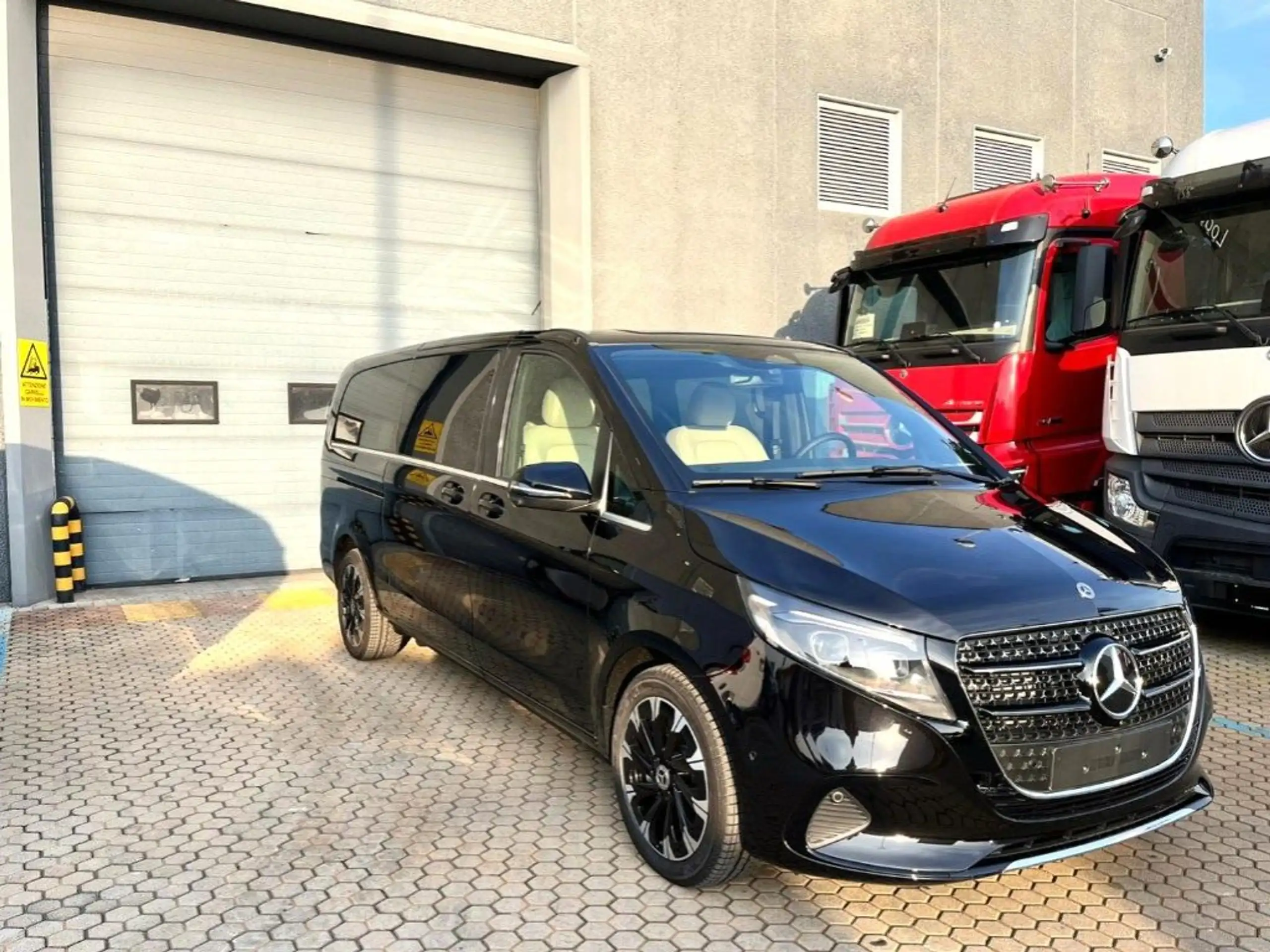 Mercedes-Benz - V 250