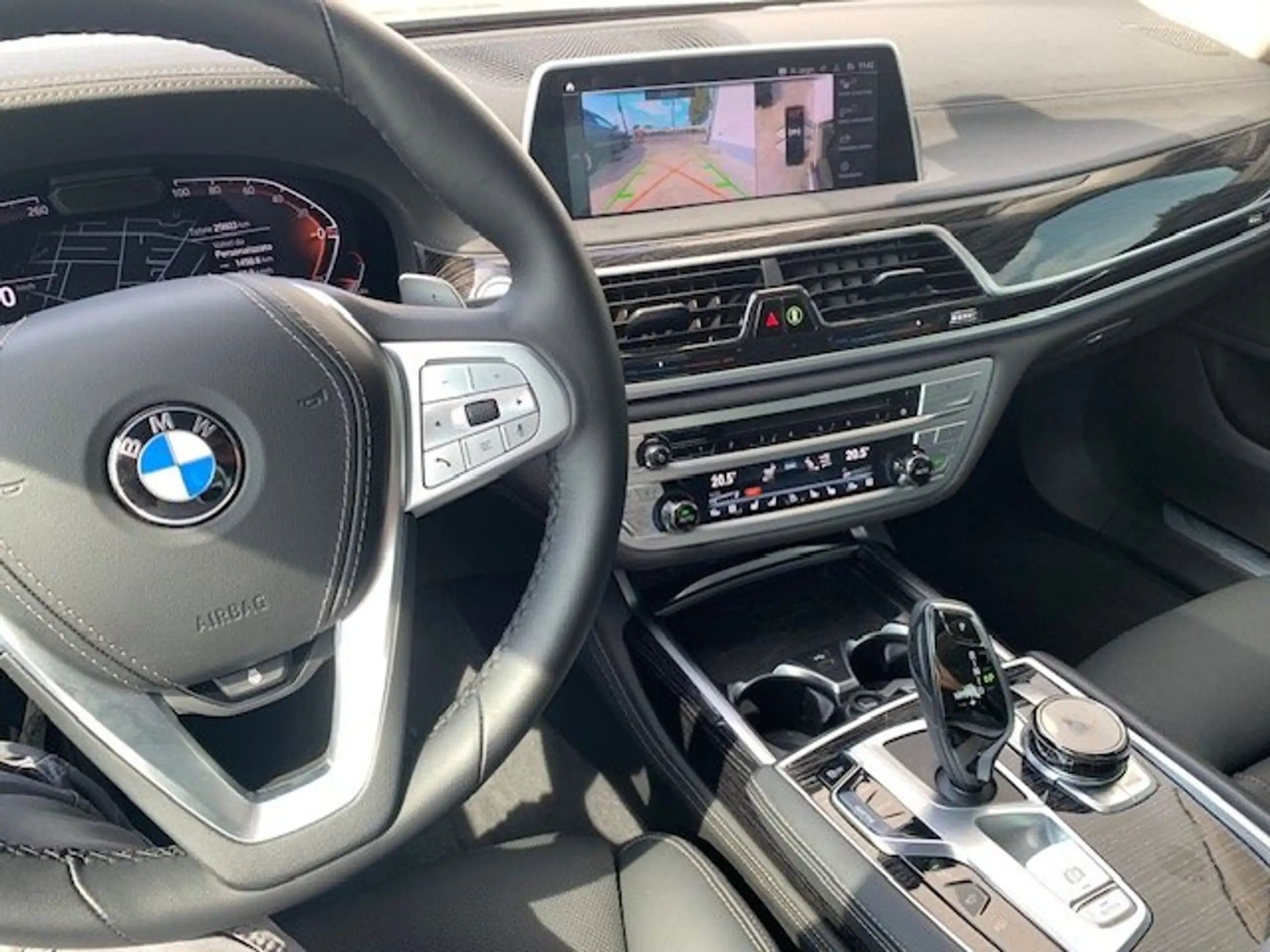 BMW - 740