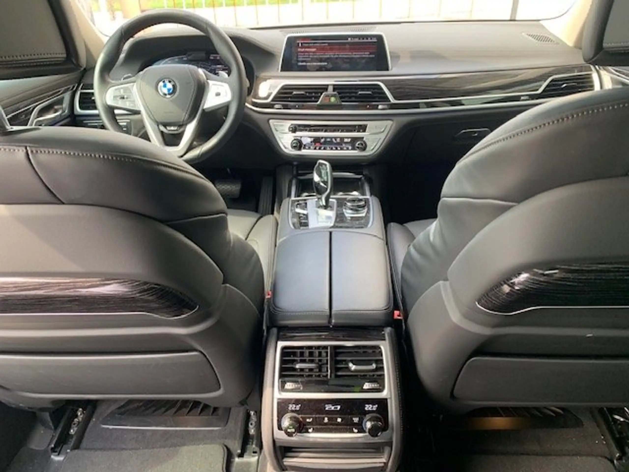 BMW - 740