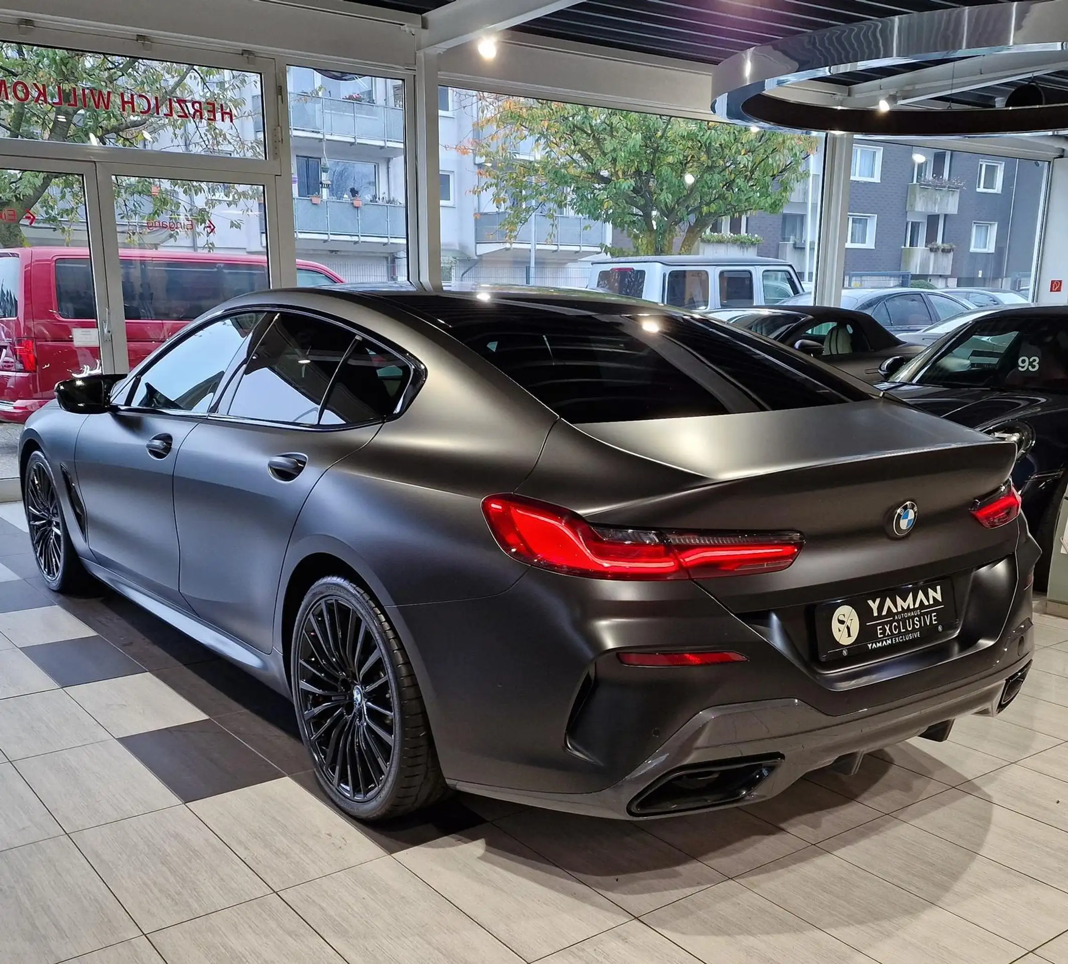 BMW - M850