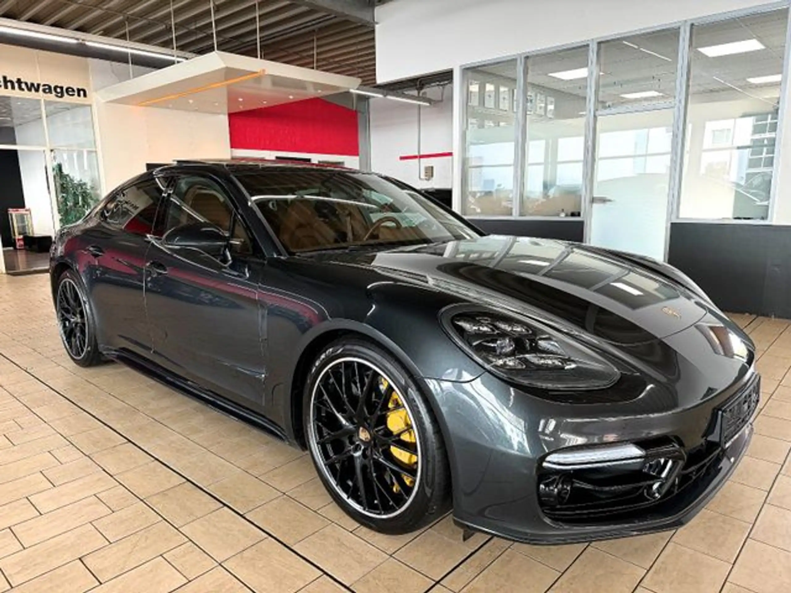 Porsche - Panamera