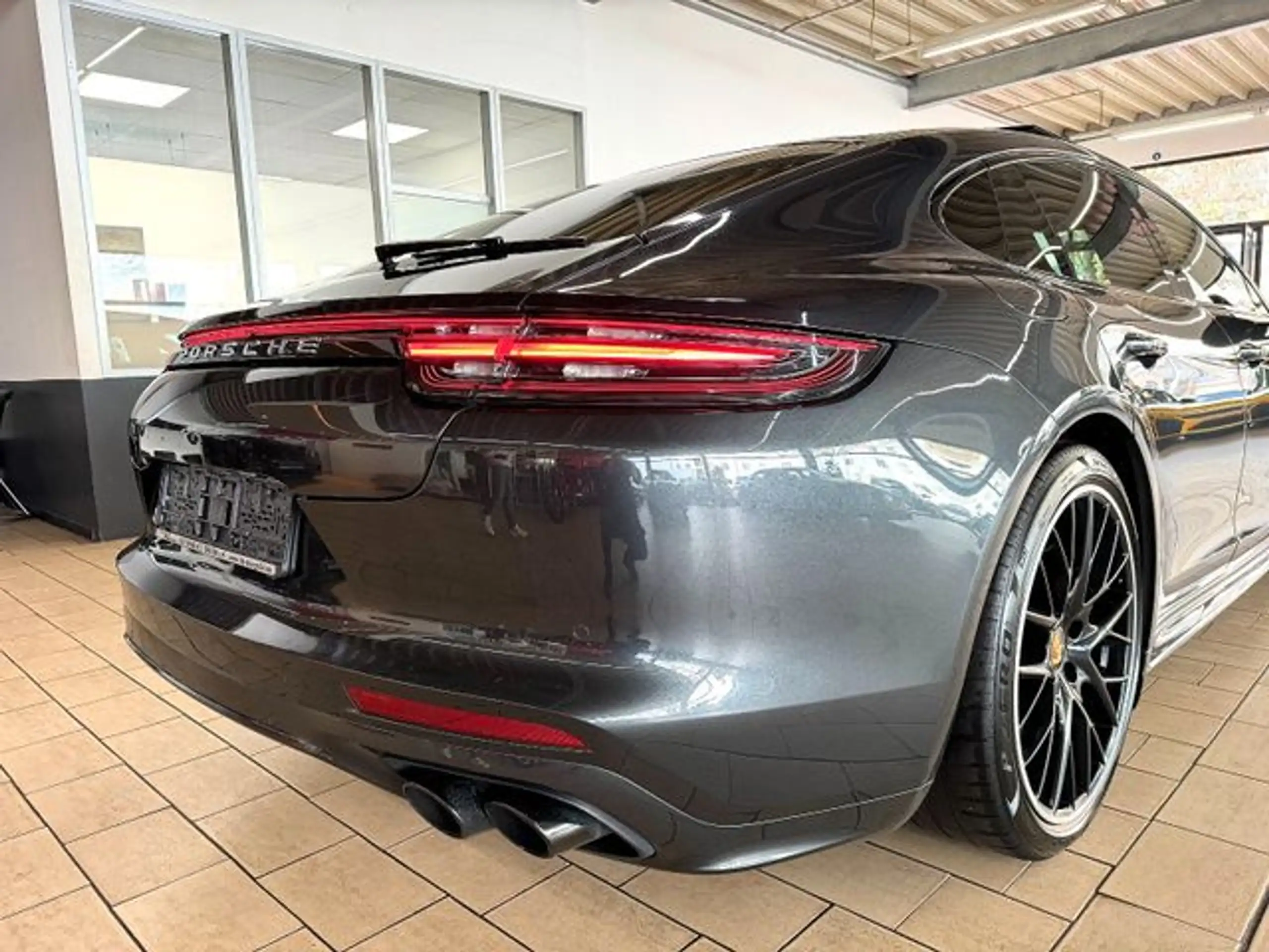 Porsche - Panamera