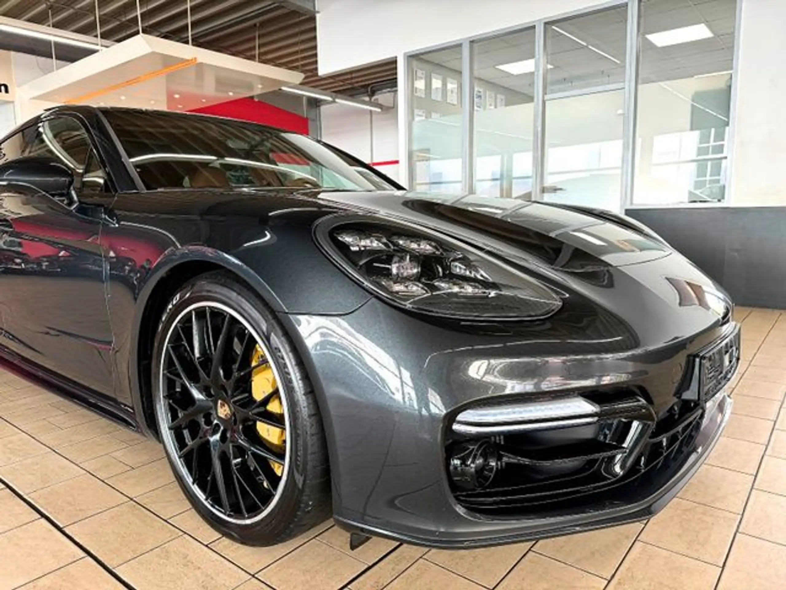 Porsche - Panamera