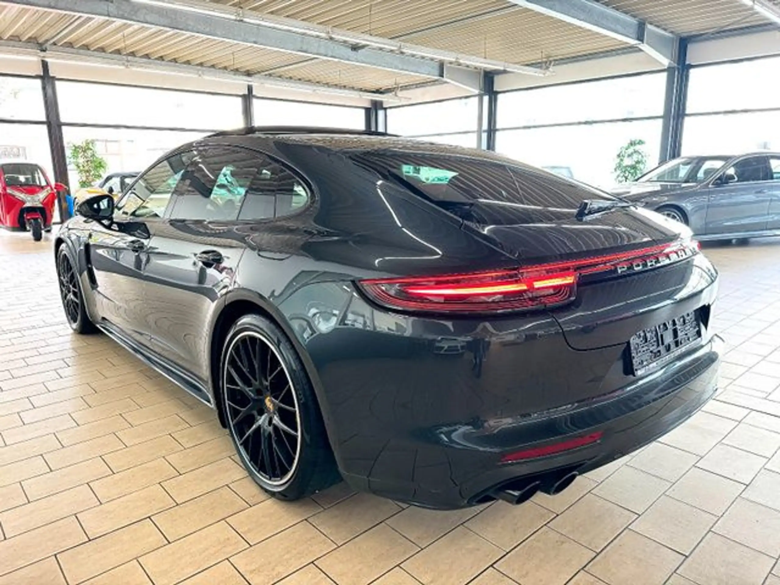 Porsche - Panamera