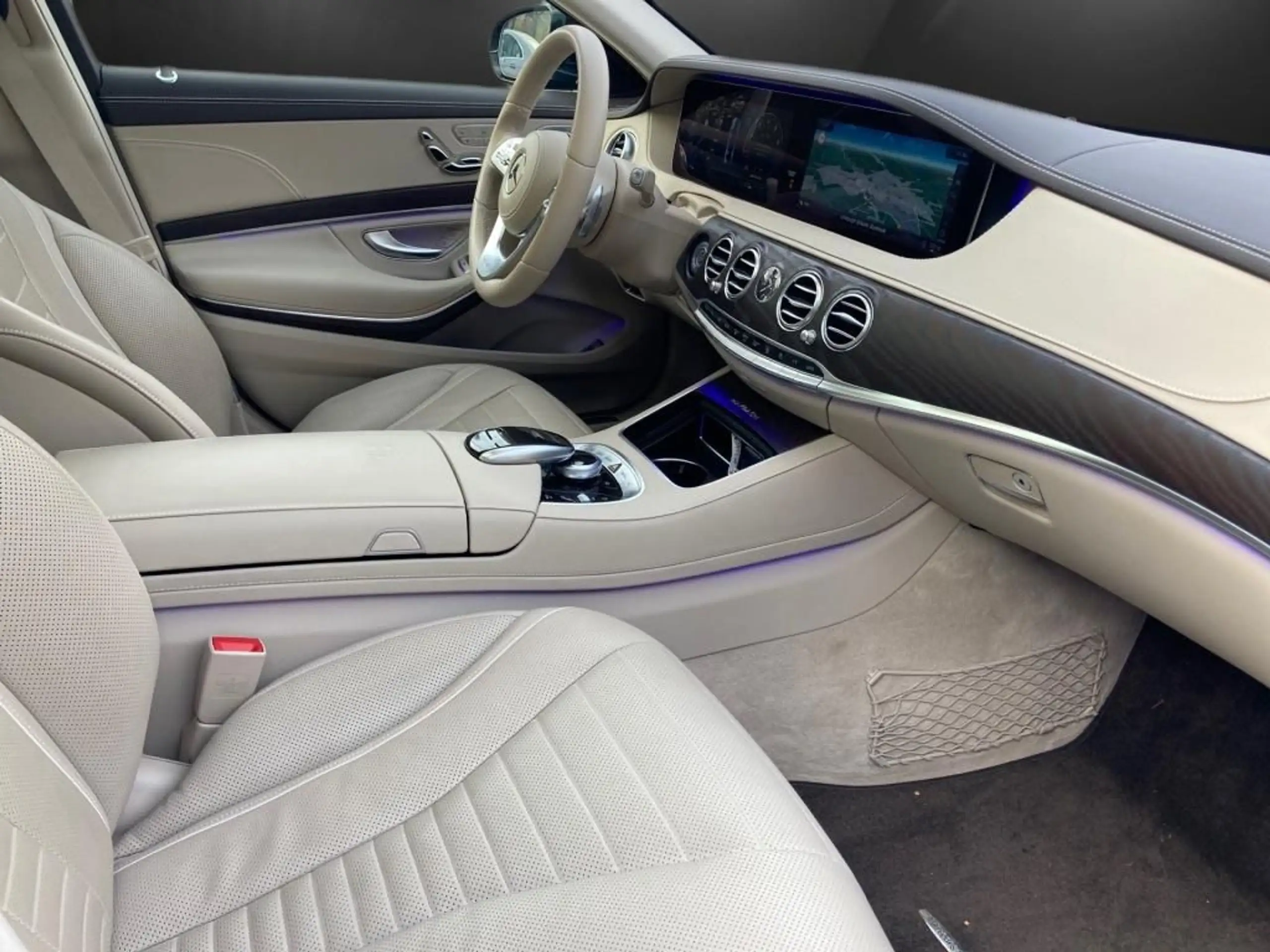 Mercedes-Benz - S 560