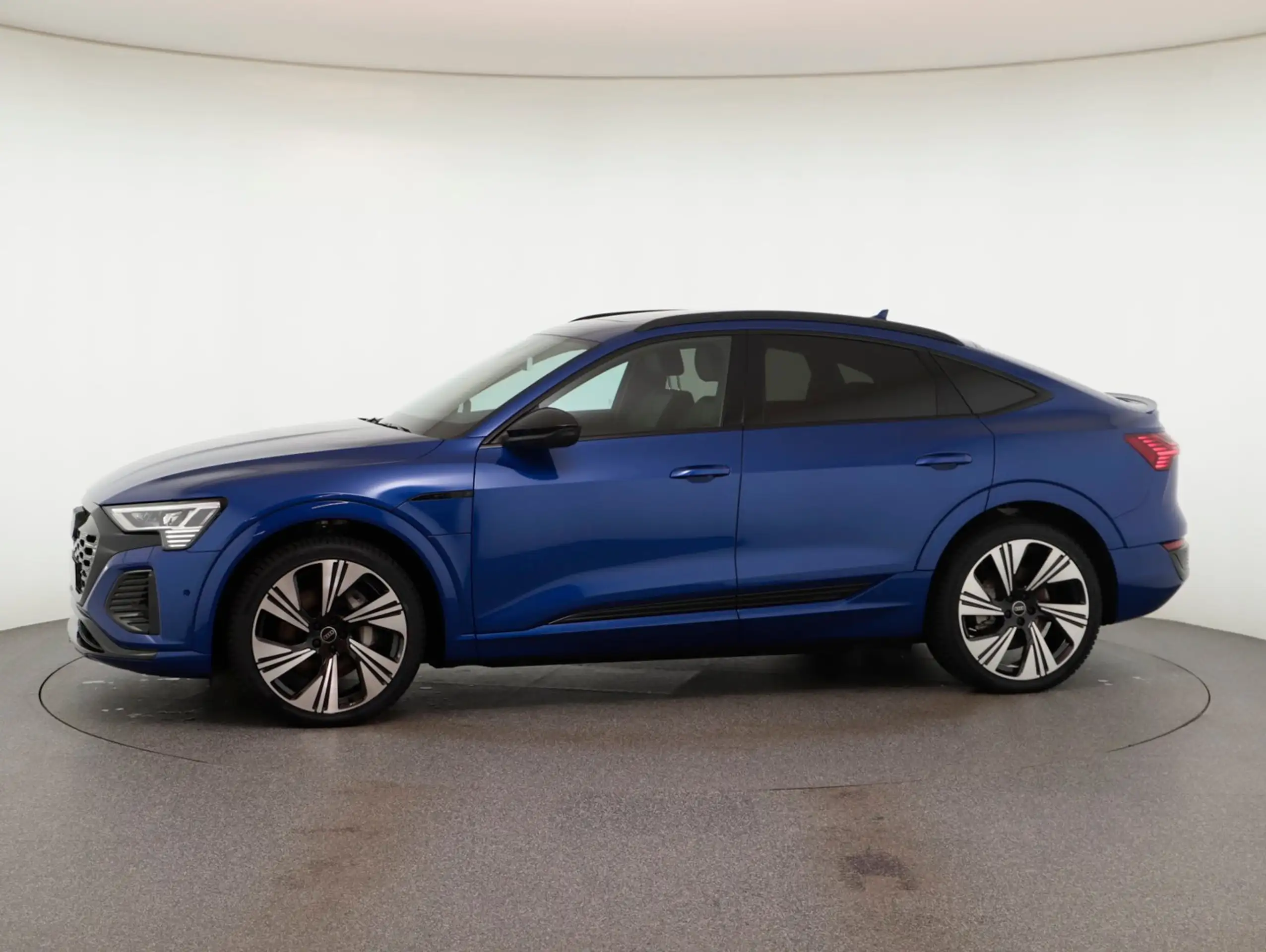 Audi - Q8