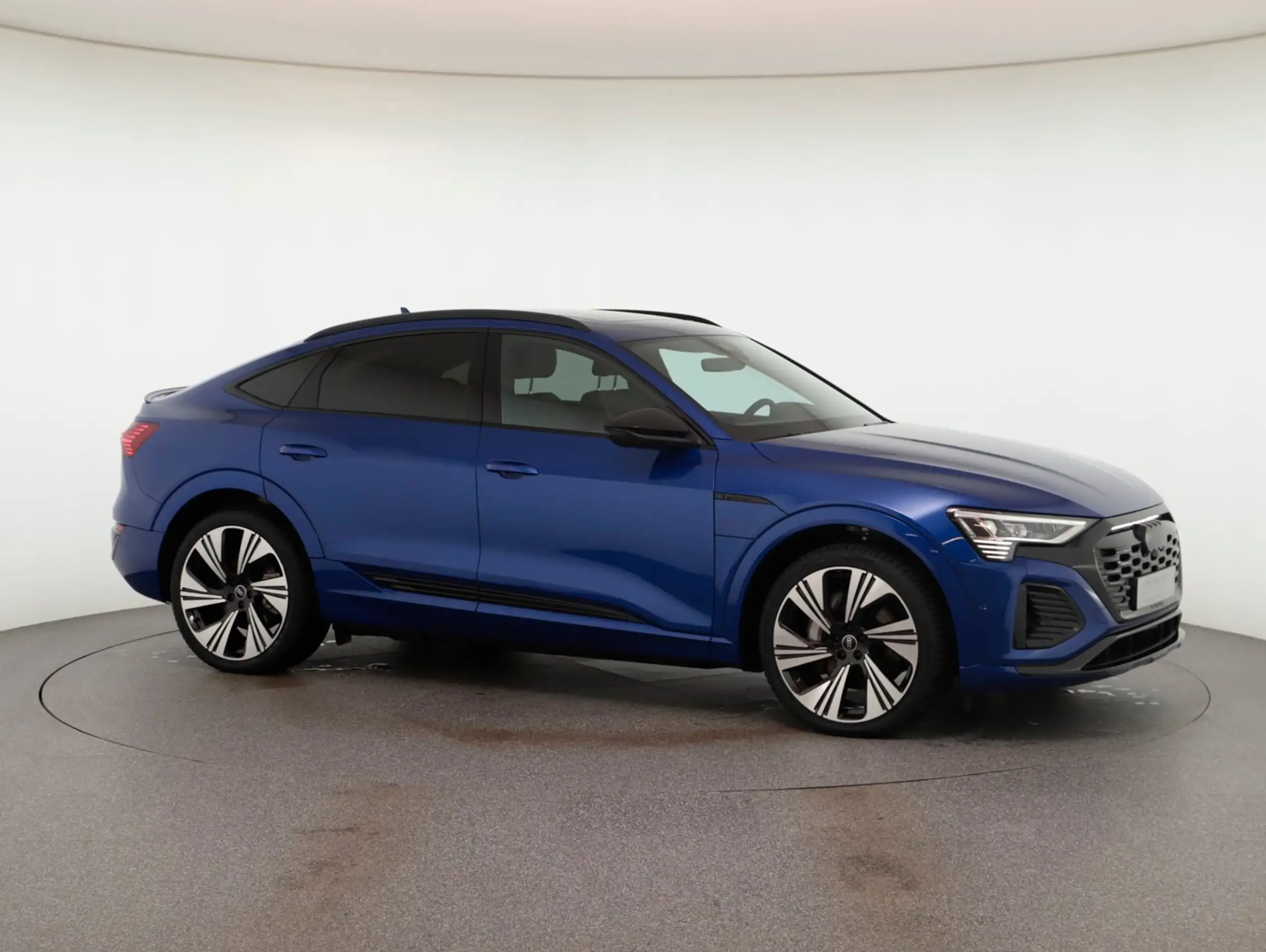 Audi - Q8