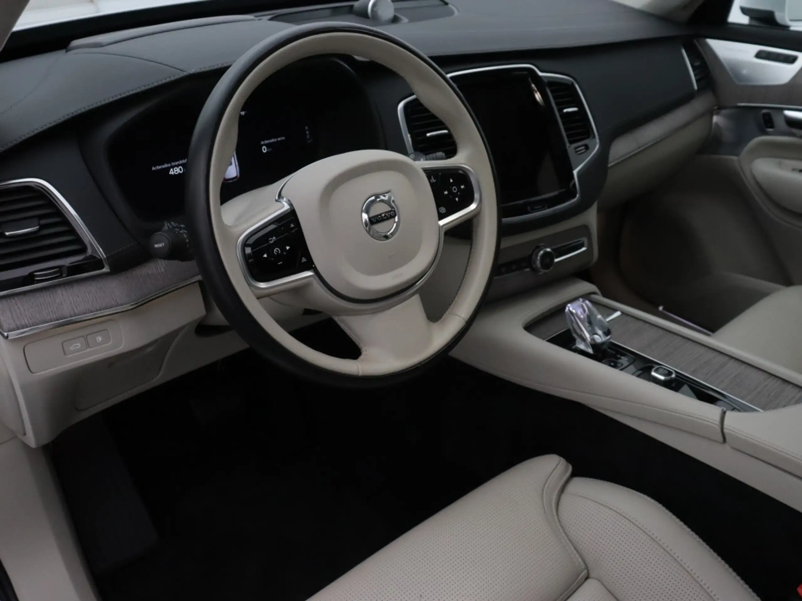 Volvo - XC90