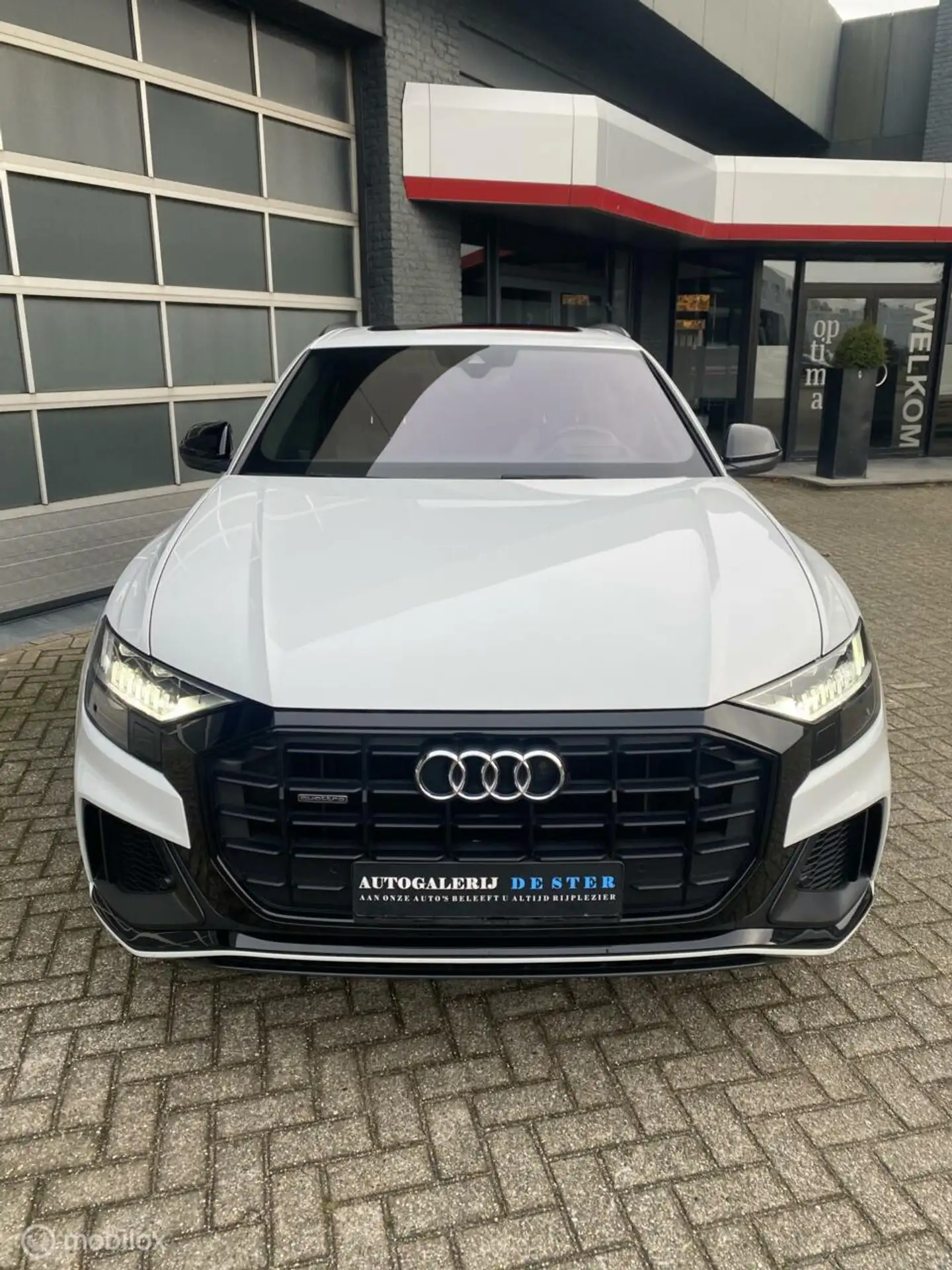 Audi - Q8