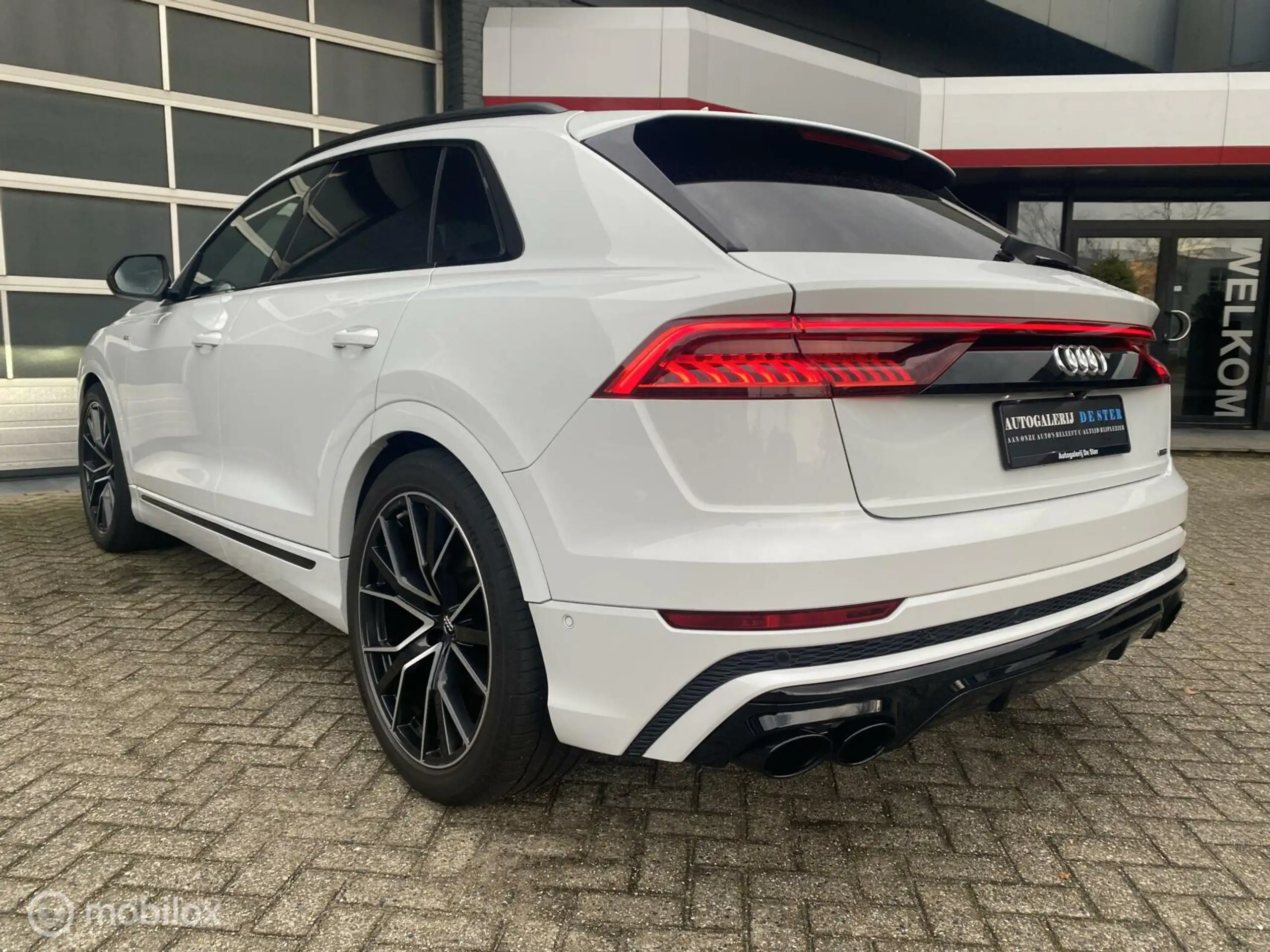 Audi - Q8