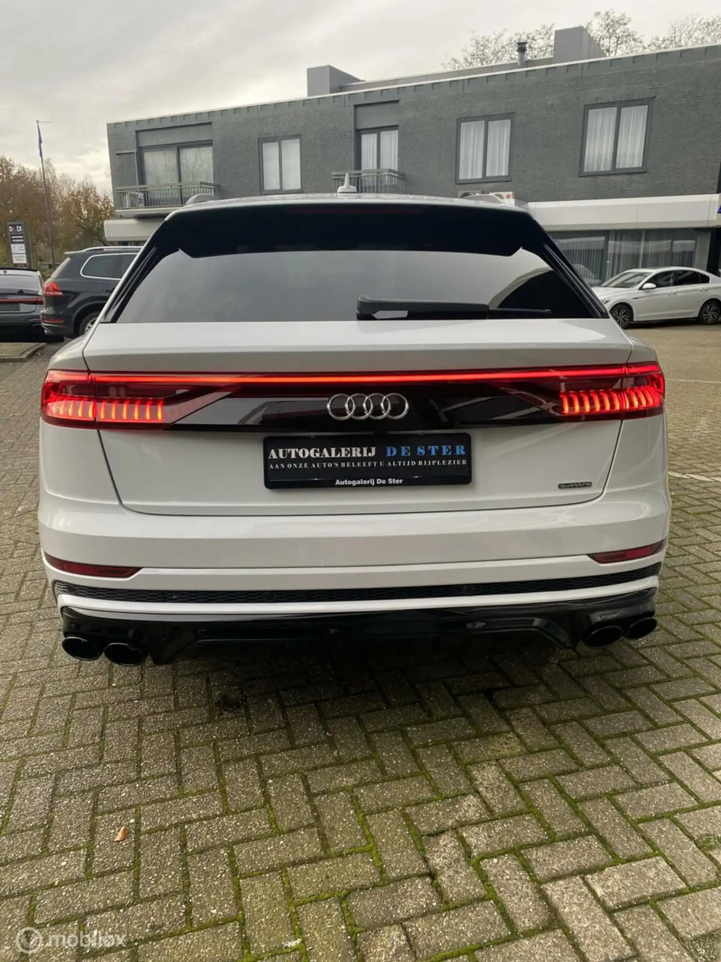 Audi - Q8