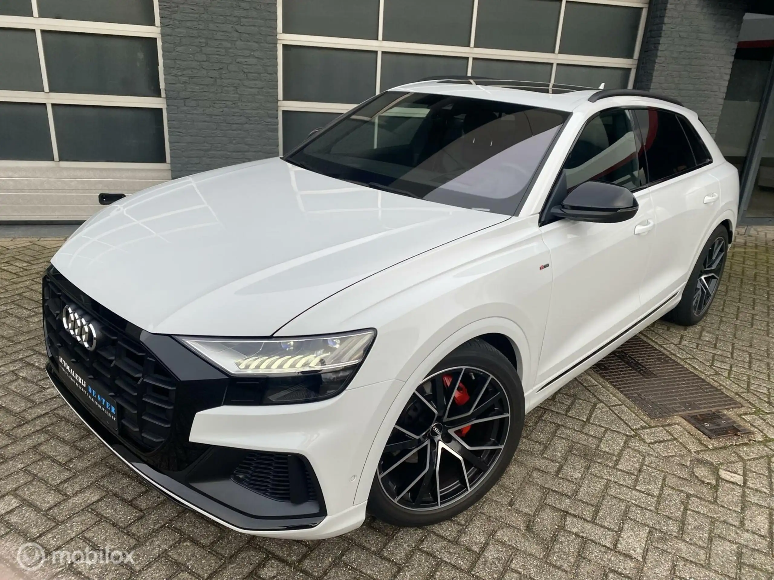 Audi - Q8