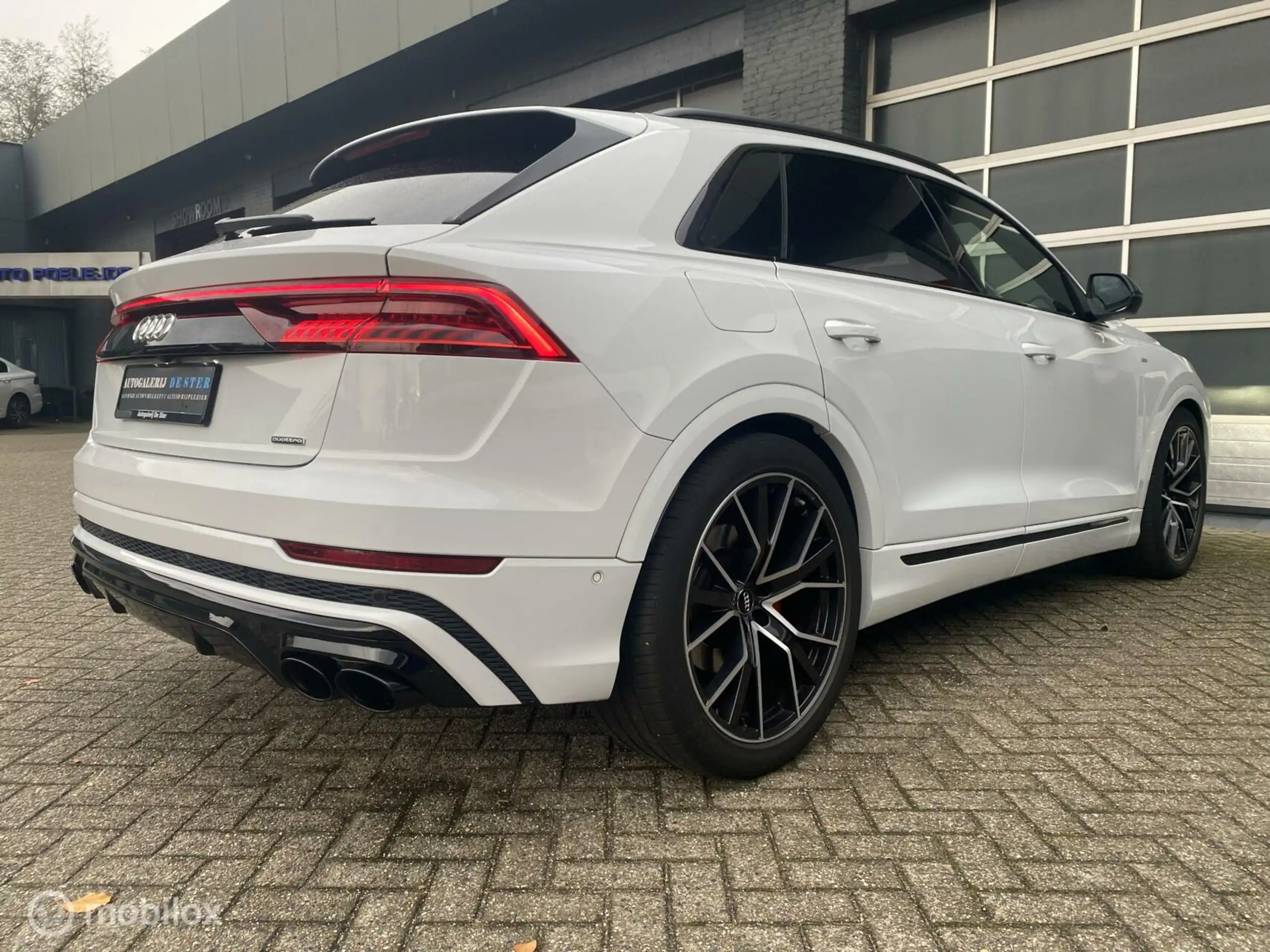 Audi - Q8